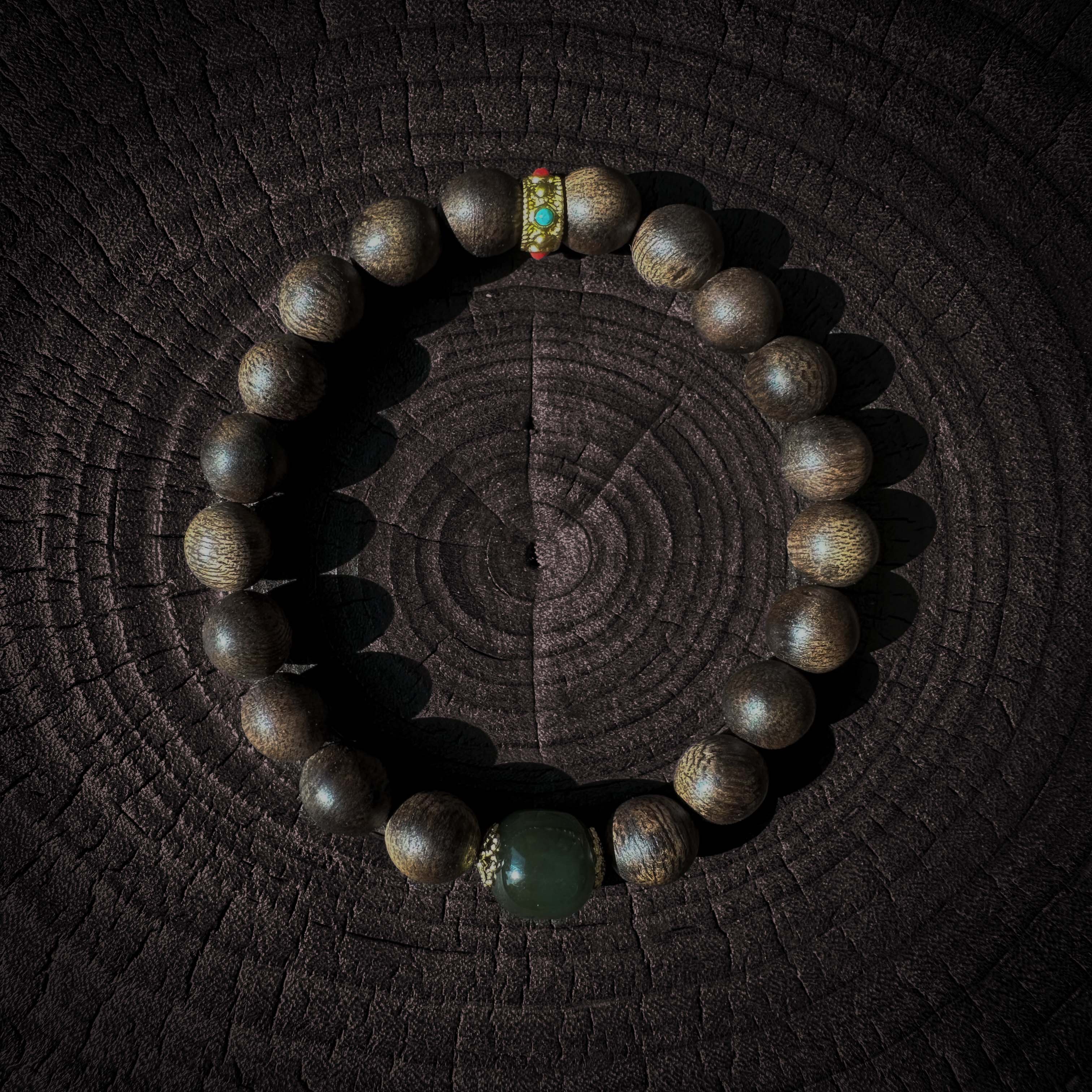 Pulsera de madera blanca de Qinan con cuenta separadora de jade hetiano: una elegante fragancia de espiritualidad