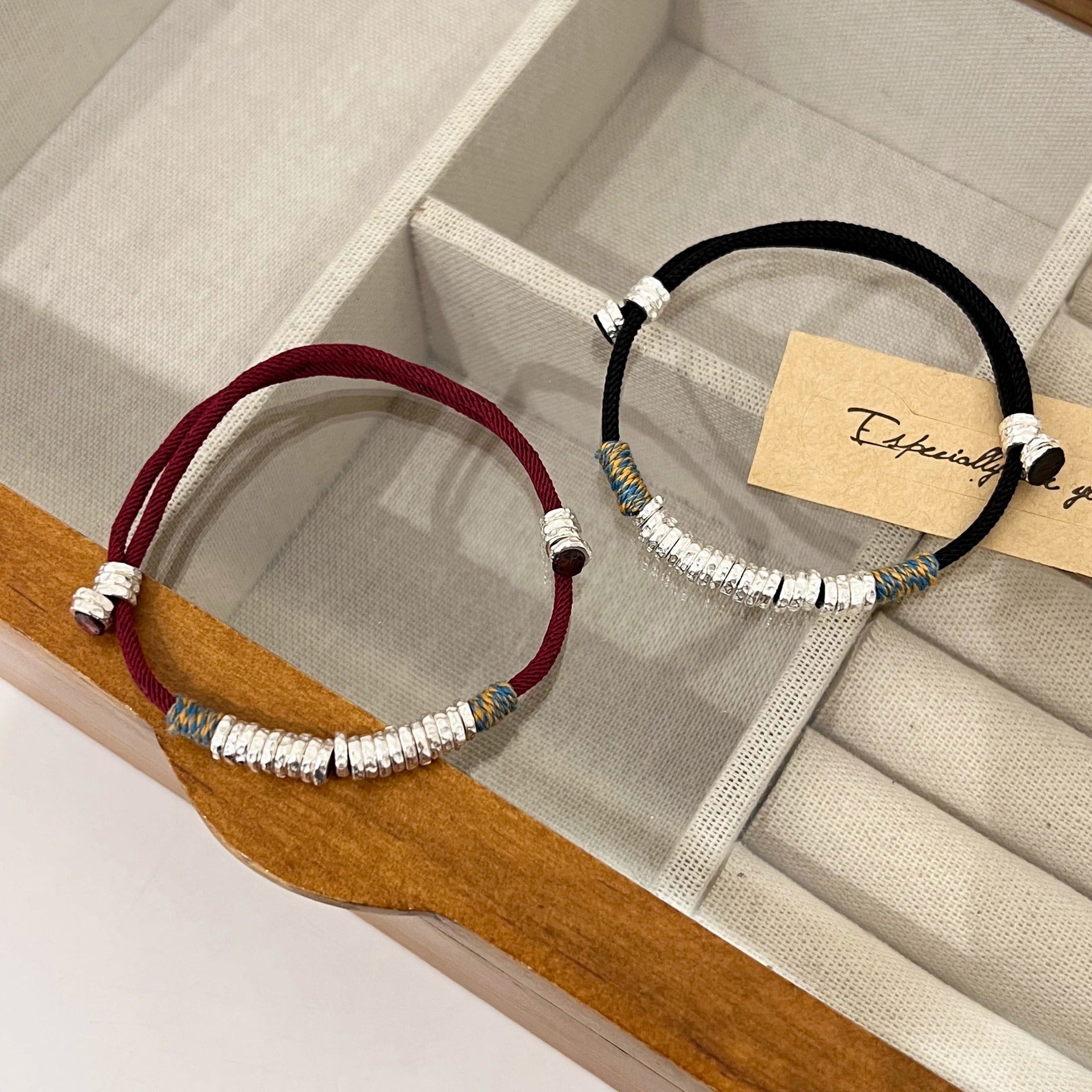 Gewebtes Armband im chinesischen Vintage-Stil – Rotwein & Schwarz