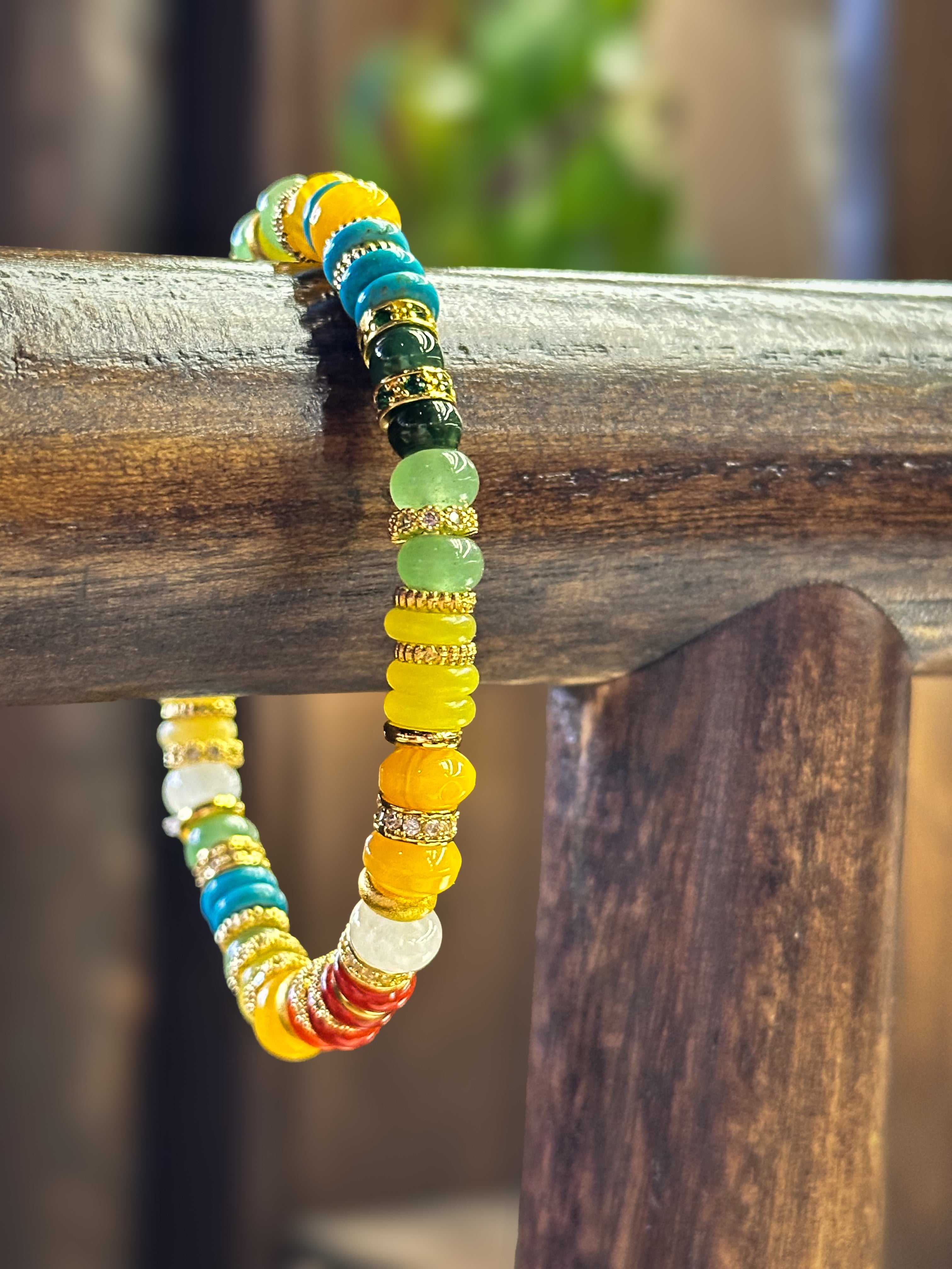 Pulsera de piedras preciosas arcoíris: una celebración de alegría, energía y fortuna