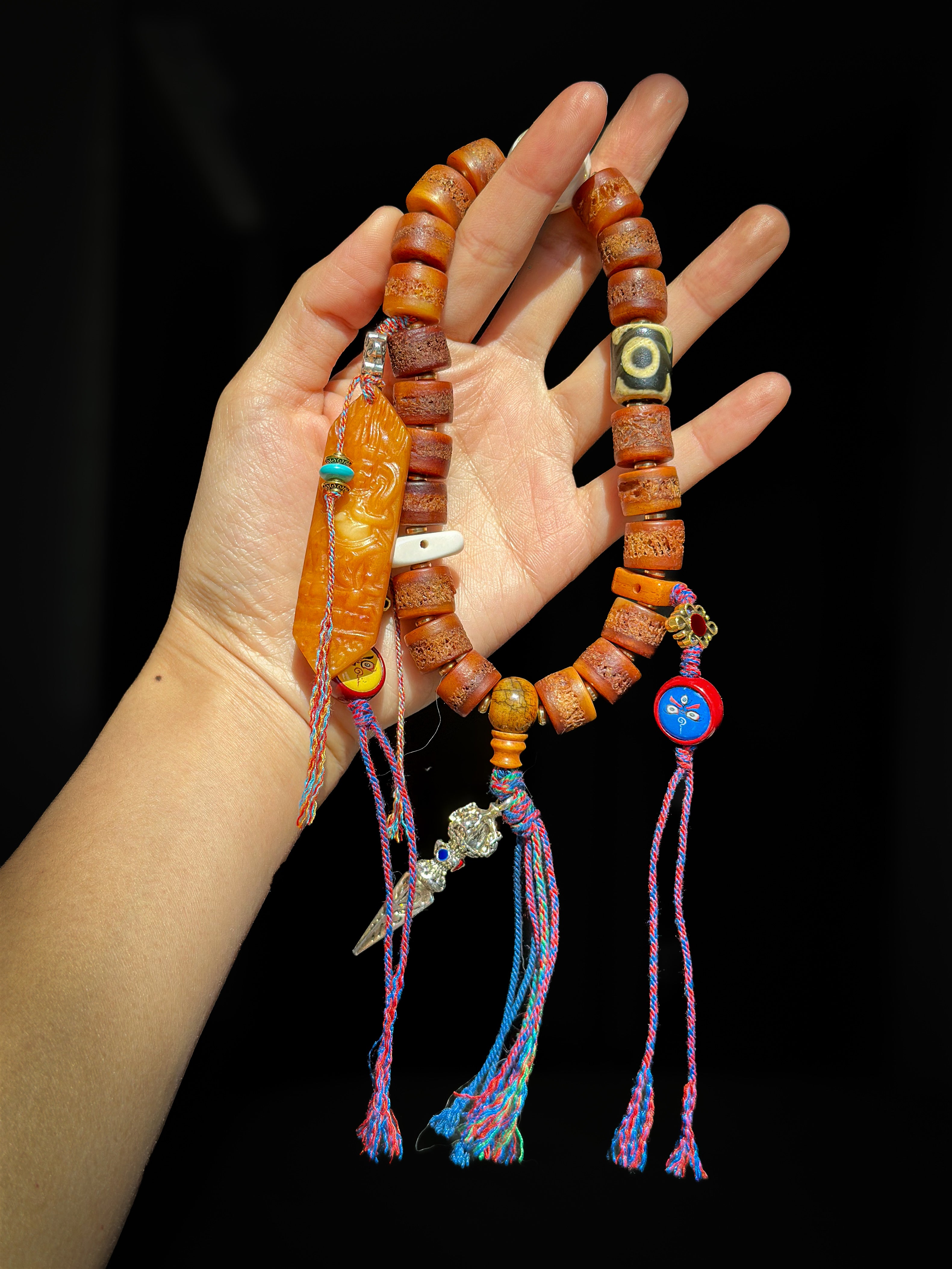 Yak-Schädel-Bernstein-Gabba-Armband – tibetische Stärke und Schutz