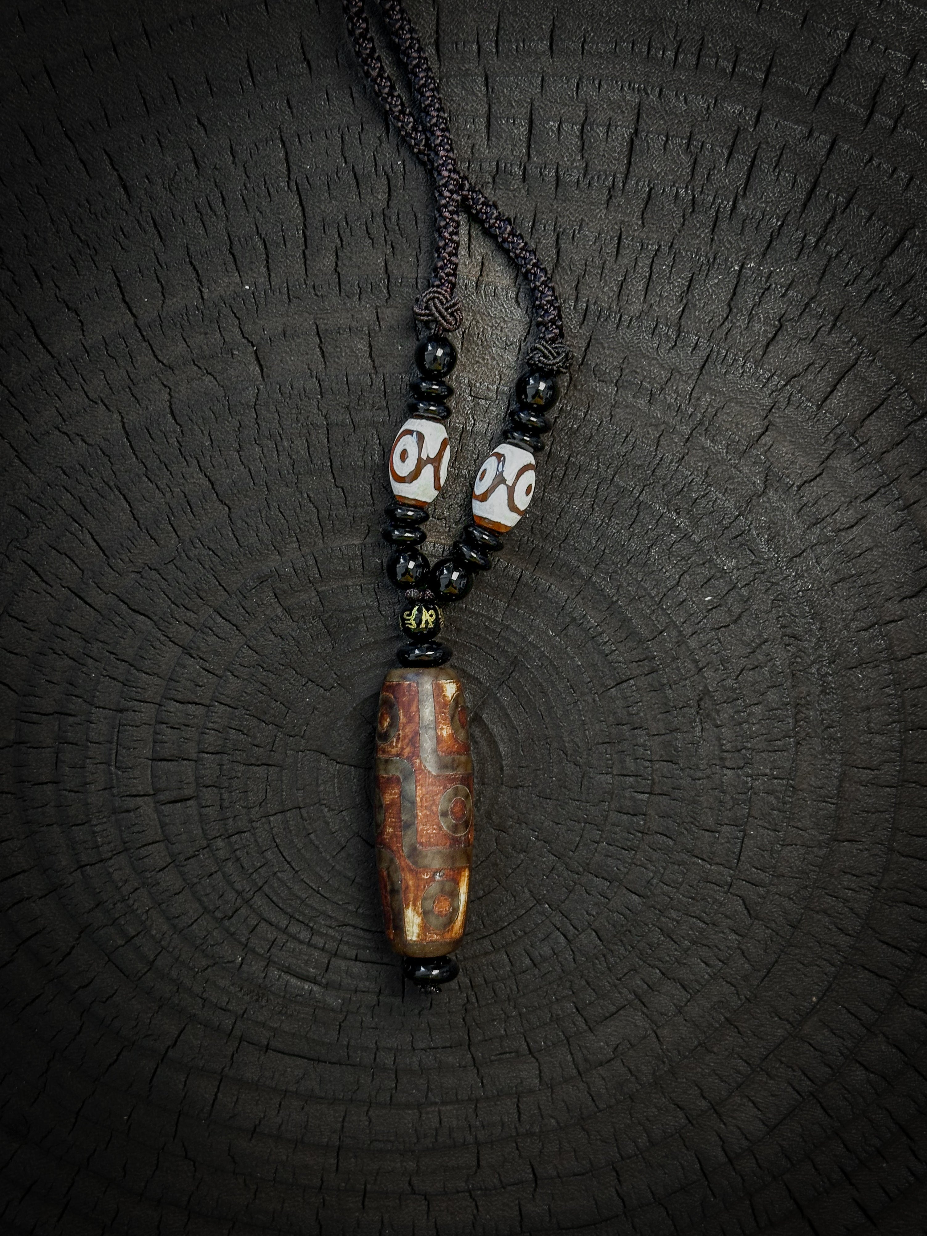 Natural Tibetan 9-Eyed Agate Dzi Bead Necklace – Symbol of Blessings