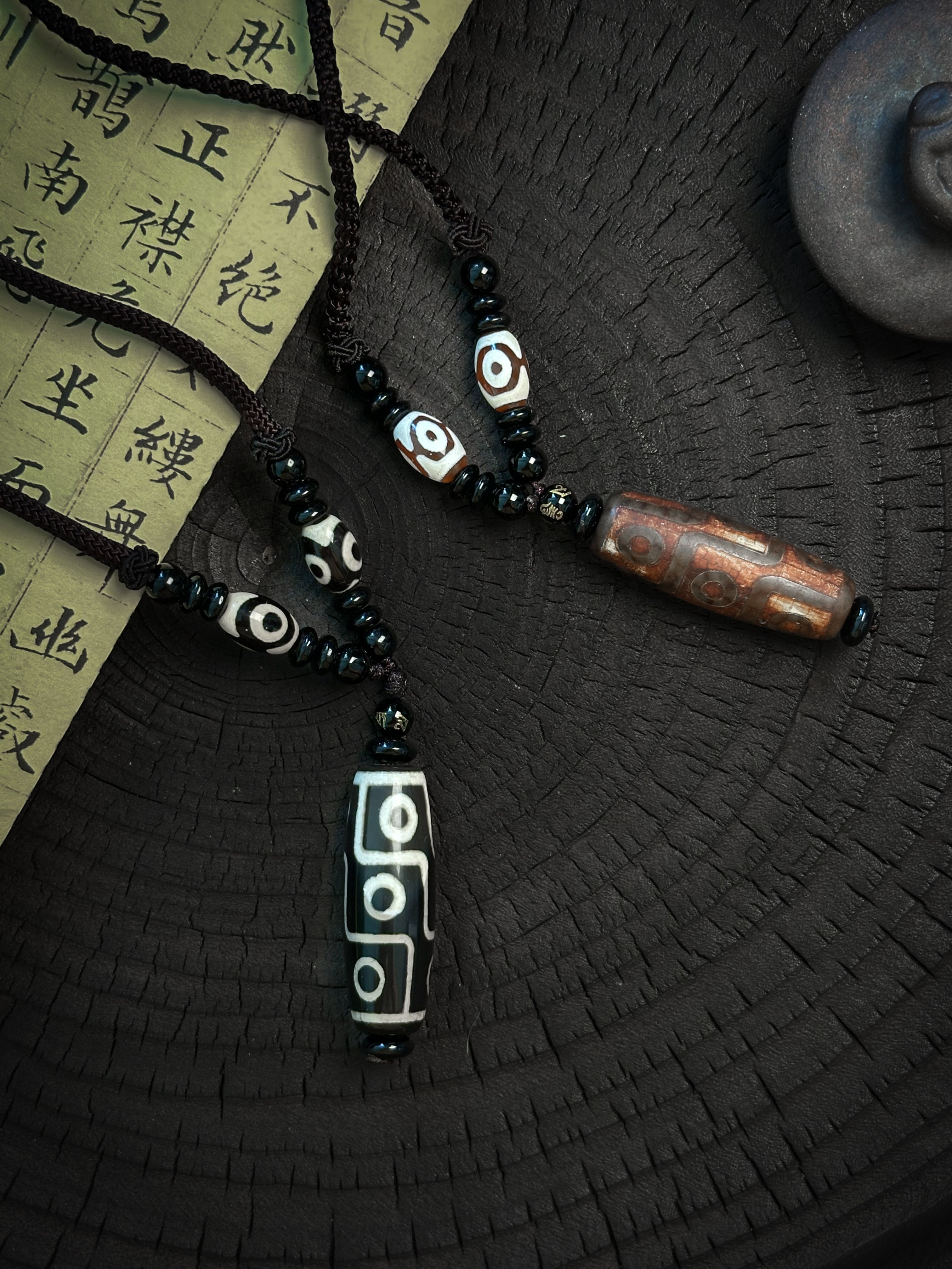 Natural Tibetan 9-Eyed Agate Dzi Bead Necklace – Symbol of Blessings