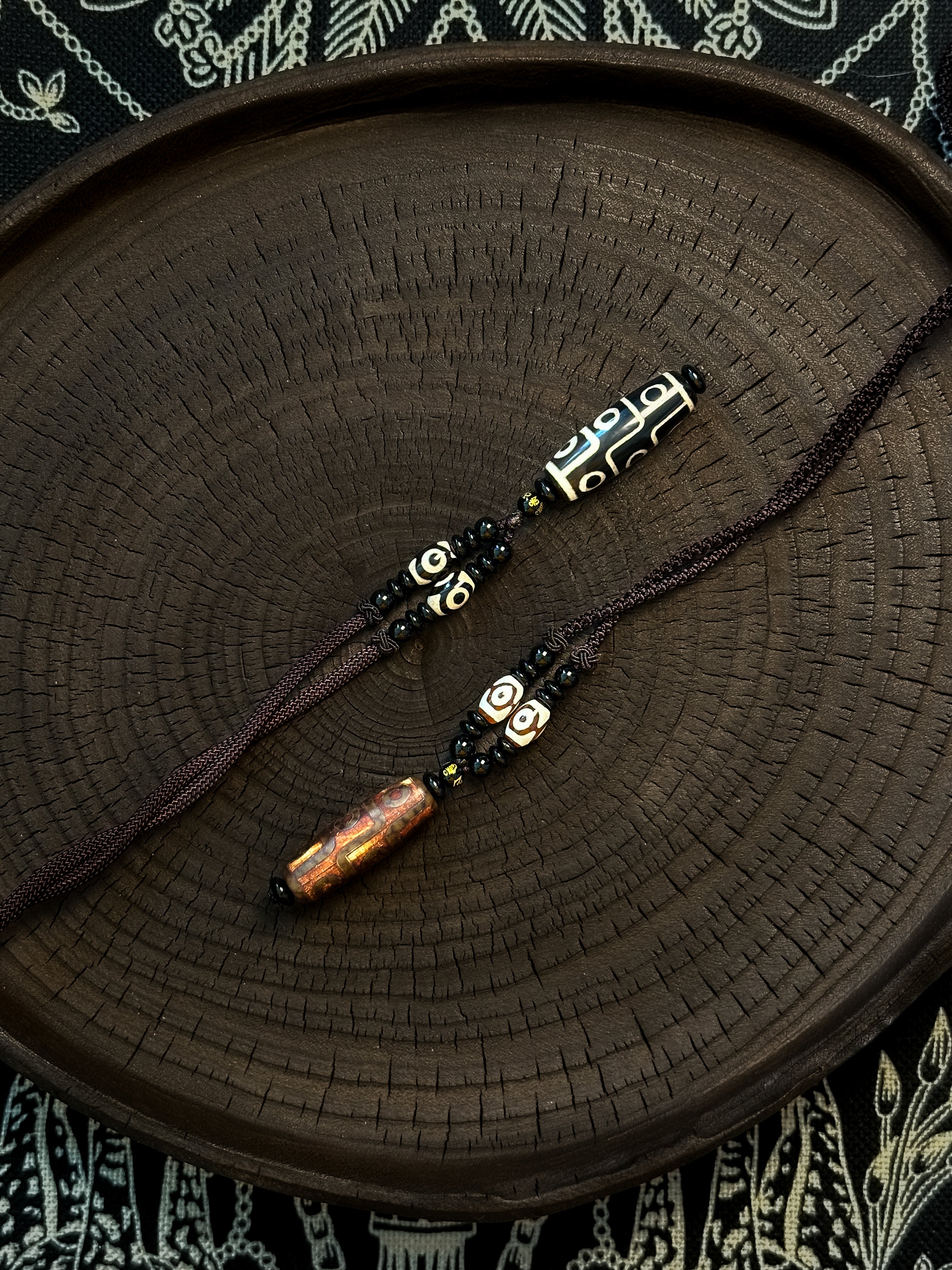 Natural Tibetan 9-Eyed Agate Dzi Bead Necklace – Symbol of Blessings