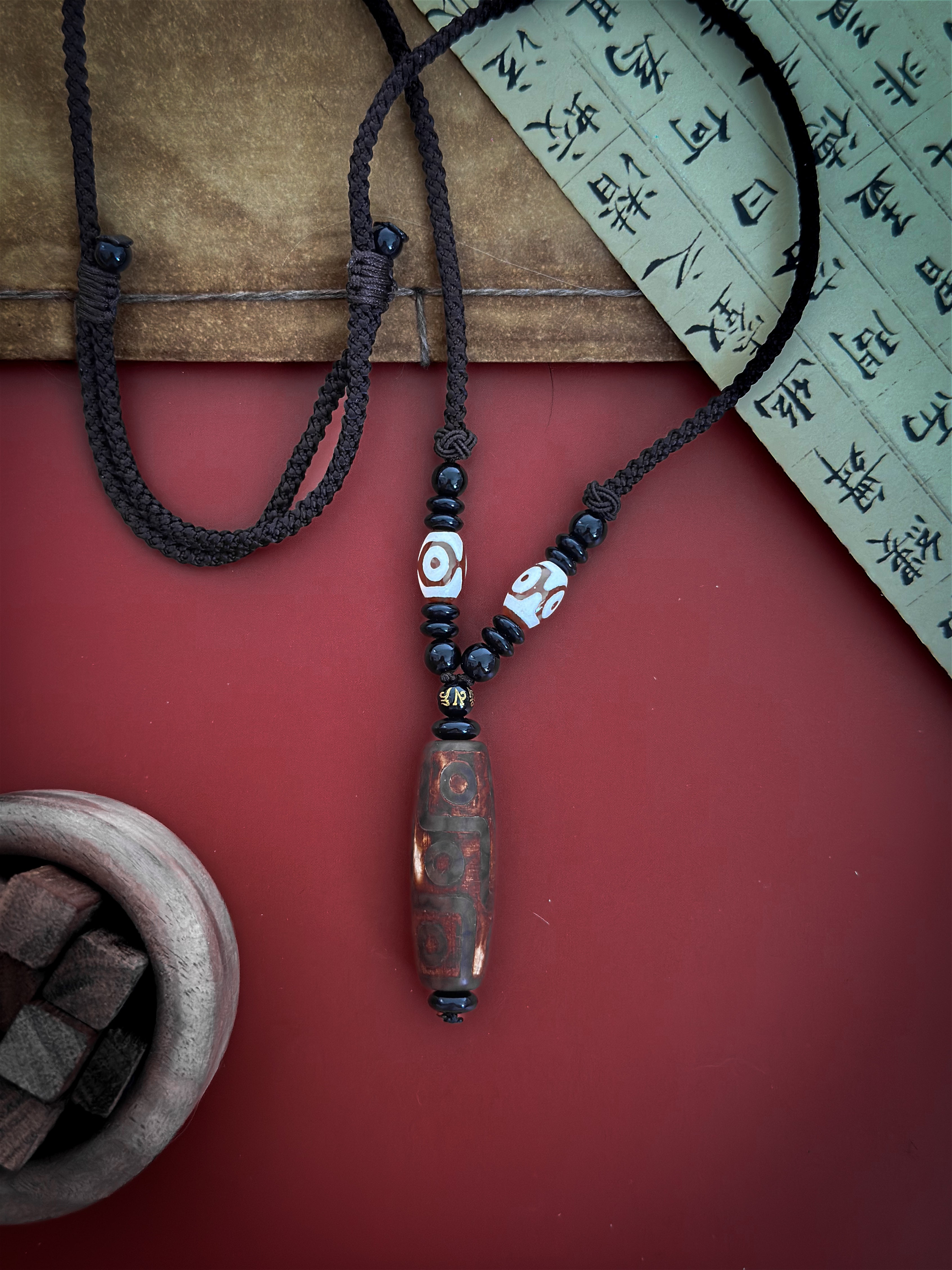 Natural Tibetan 9-Eyed Agate Dzi Bead Necklace – Symbol of Blessings