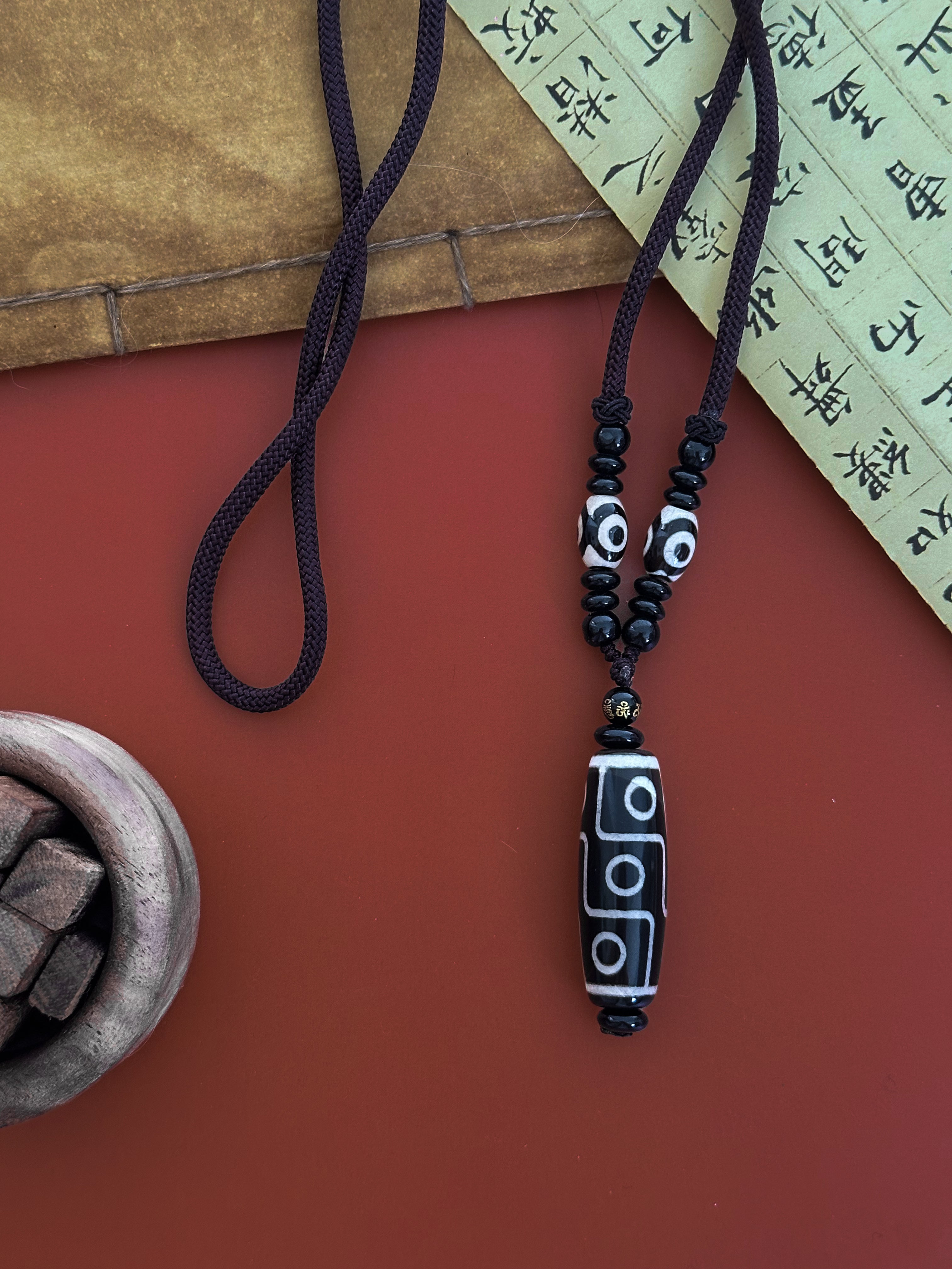 Natural Tibetan 9-Eyed Agate Dzi Bead Necklace – Symbol of Blessings