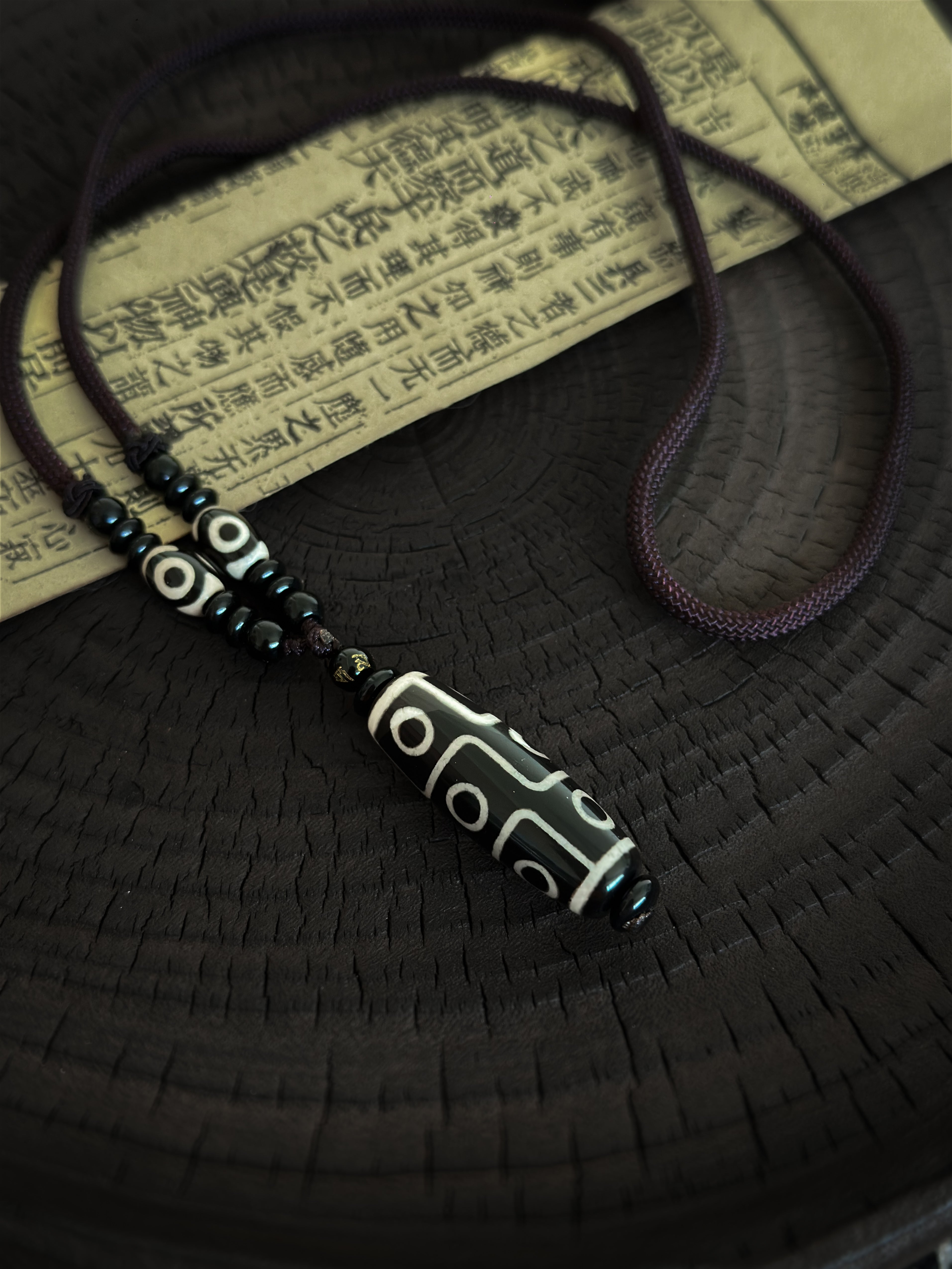 Natural Tibetan 9-Eyed Agate Dzi Bead Necklace – Symbol of Blessings