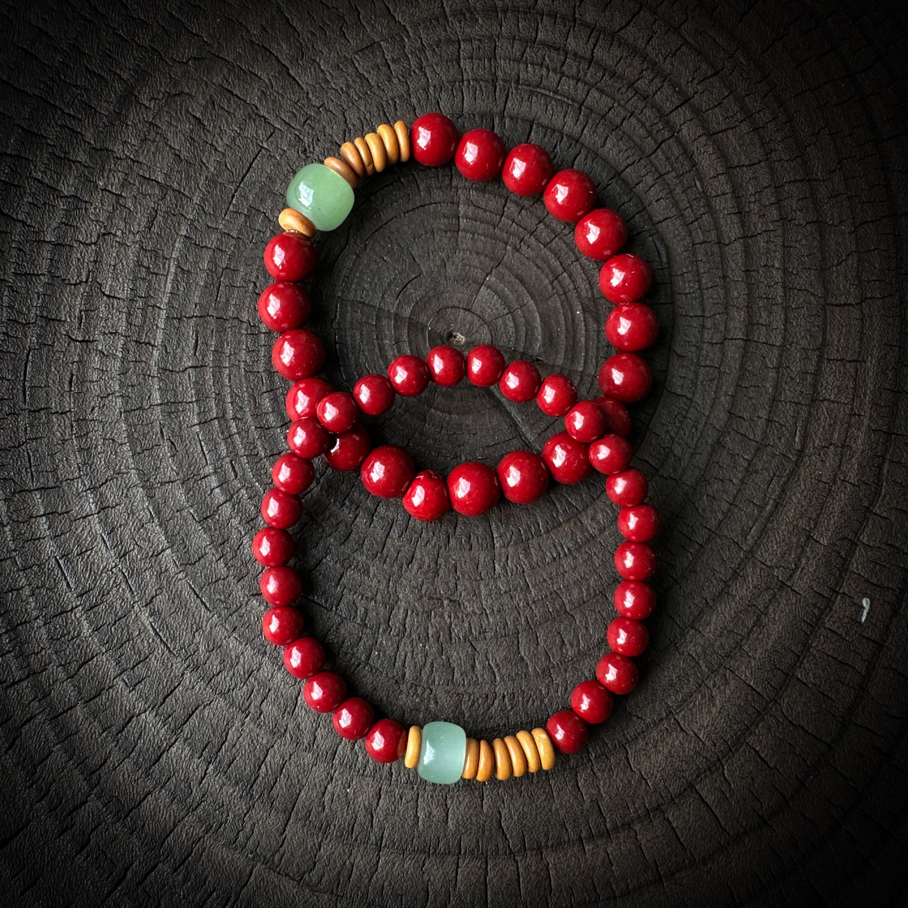 Pulsera de cuentas de transmutación de estilo folklórico bermellón de oro púrpura natural: armonía espiritual y significado cultural