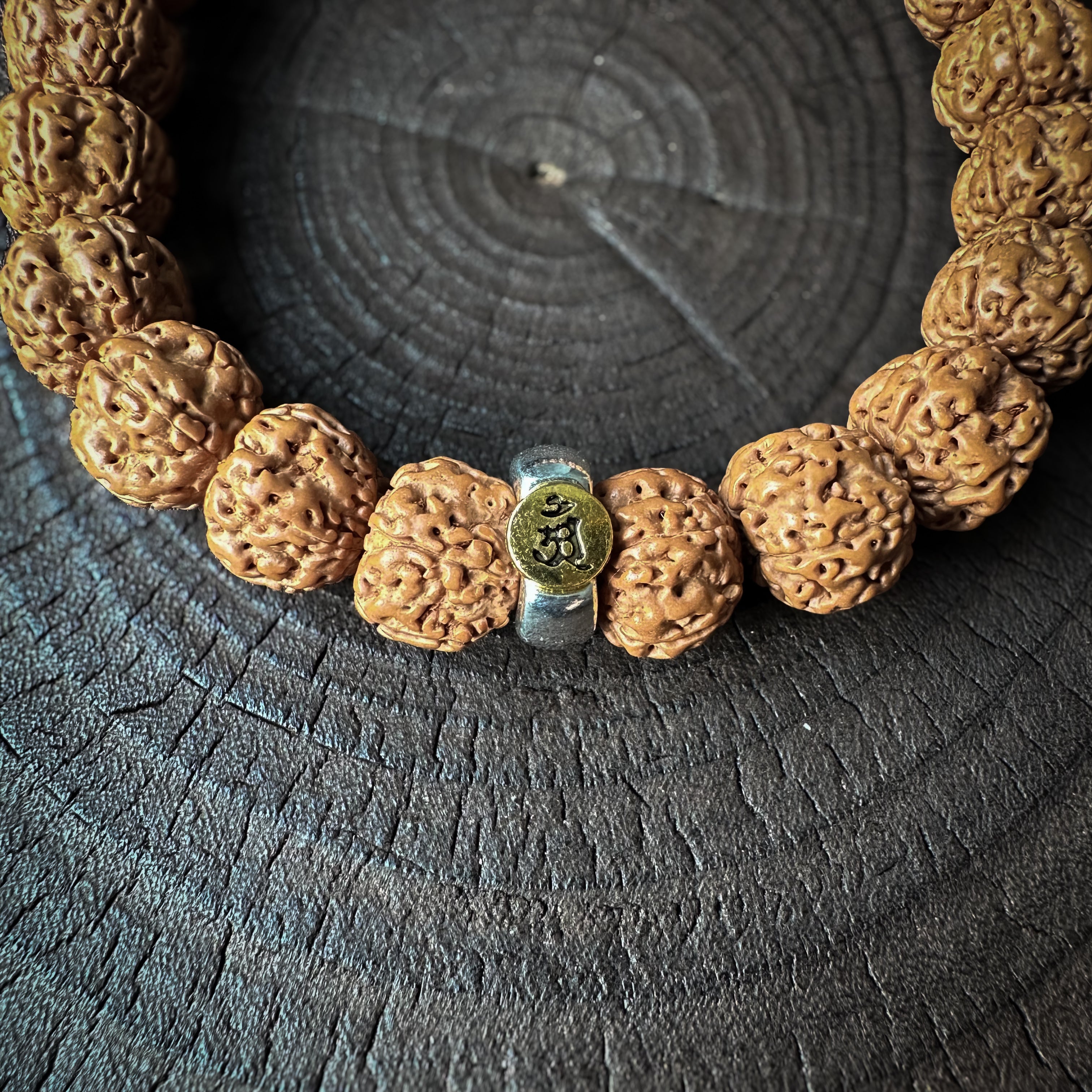 Pulsera Bodhi Vajra del Pequeño Rey: un símbolo de fuerza y poder espiritual