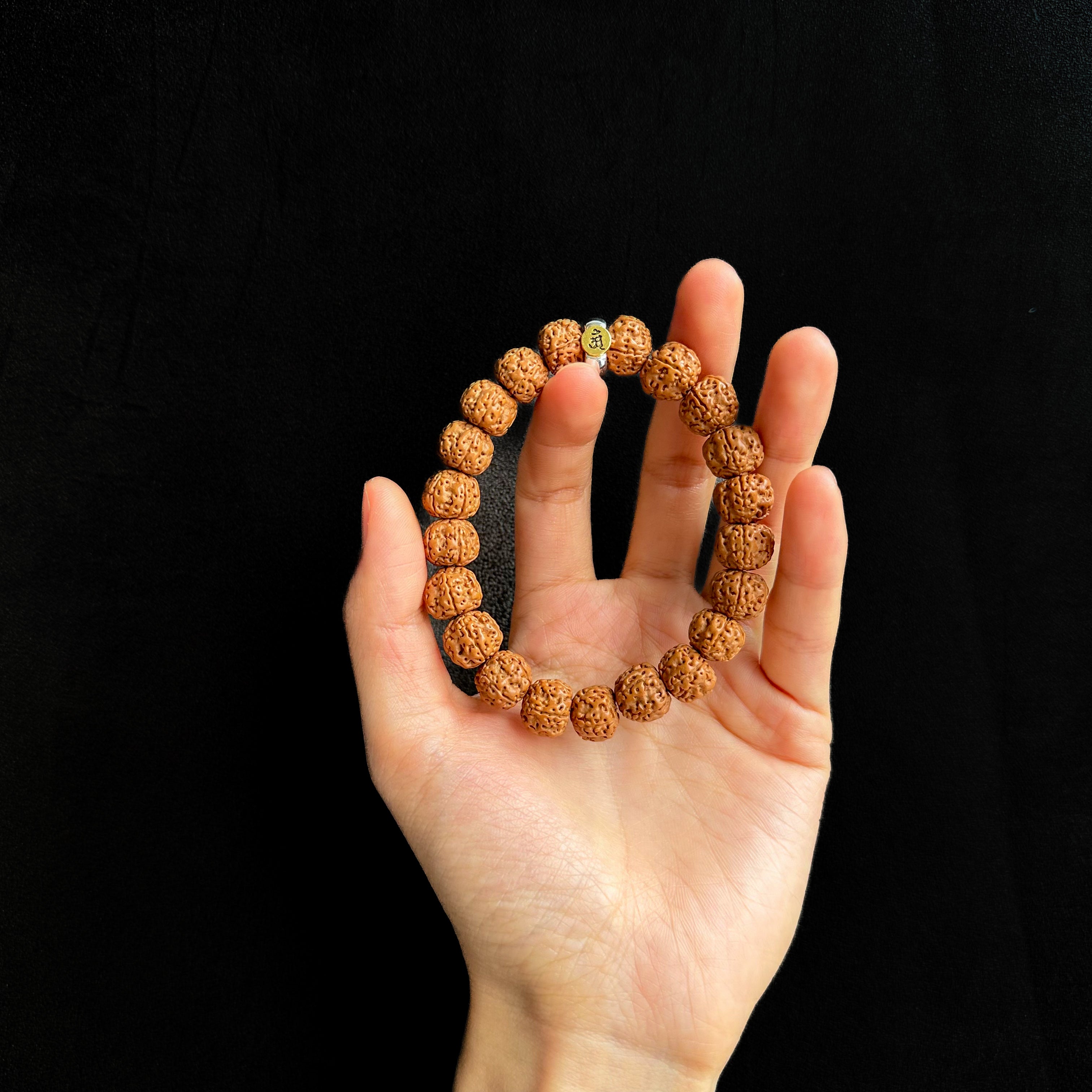 Pulsera Bodhi Vajra del Pequeño Rey: un símbolo de fuerza y poder espiritual