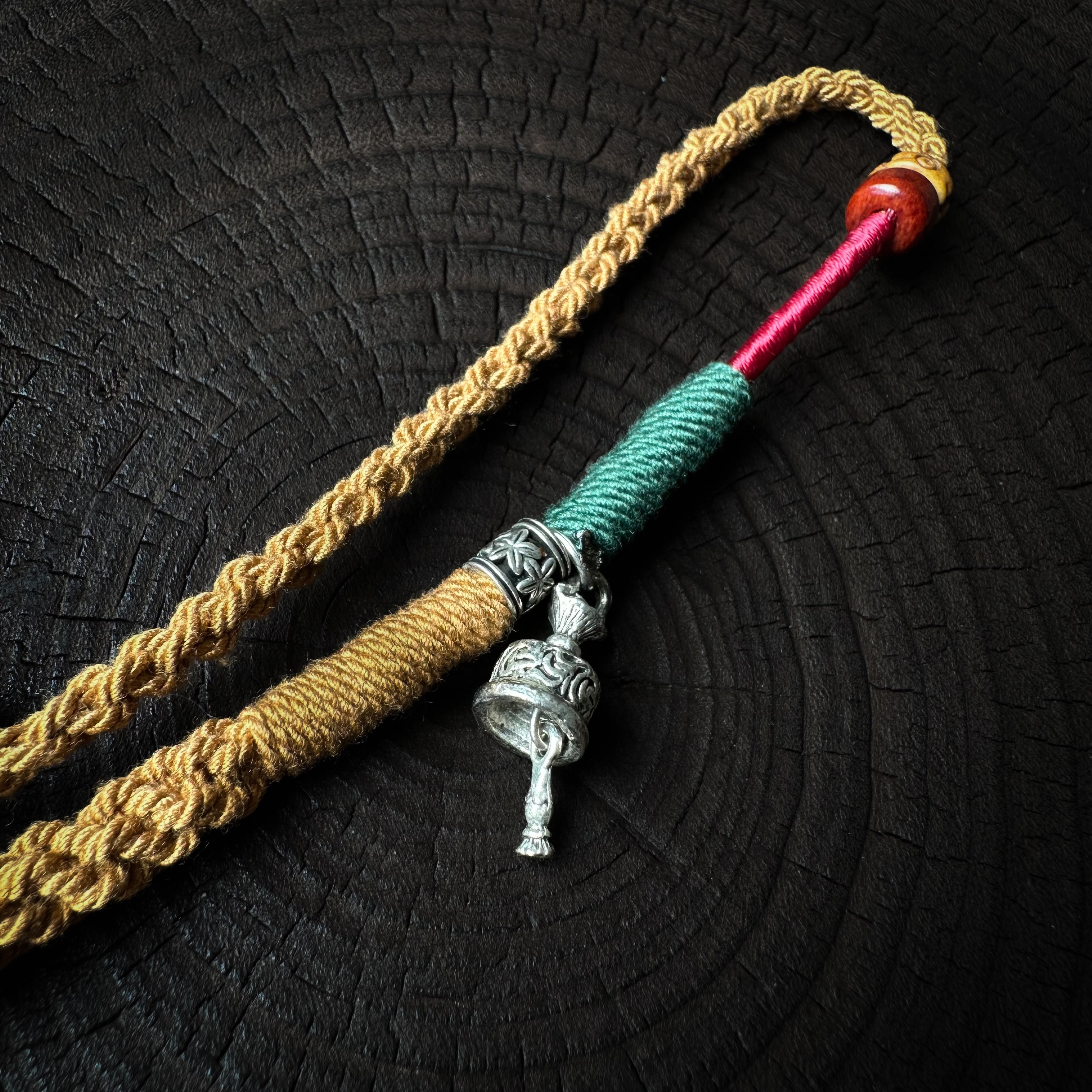 Tibetsilber-Halskette aus Baumwollkordel – handgefertigte Halskette mit Anhänger