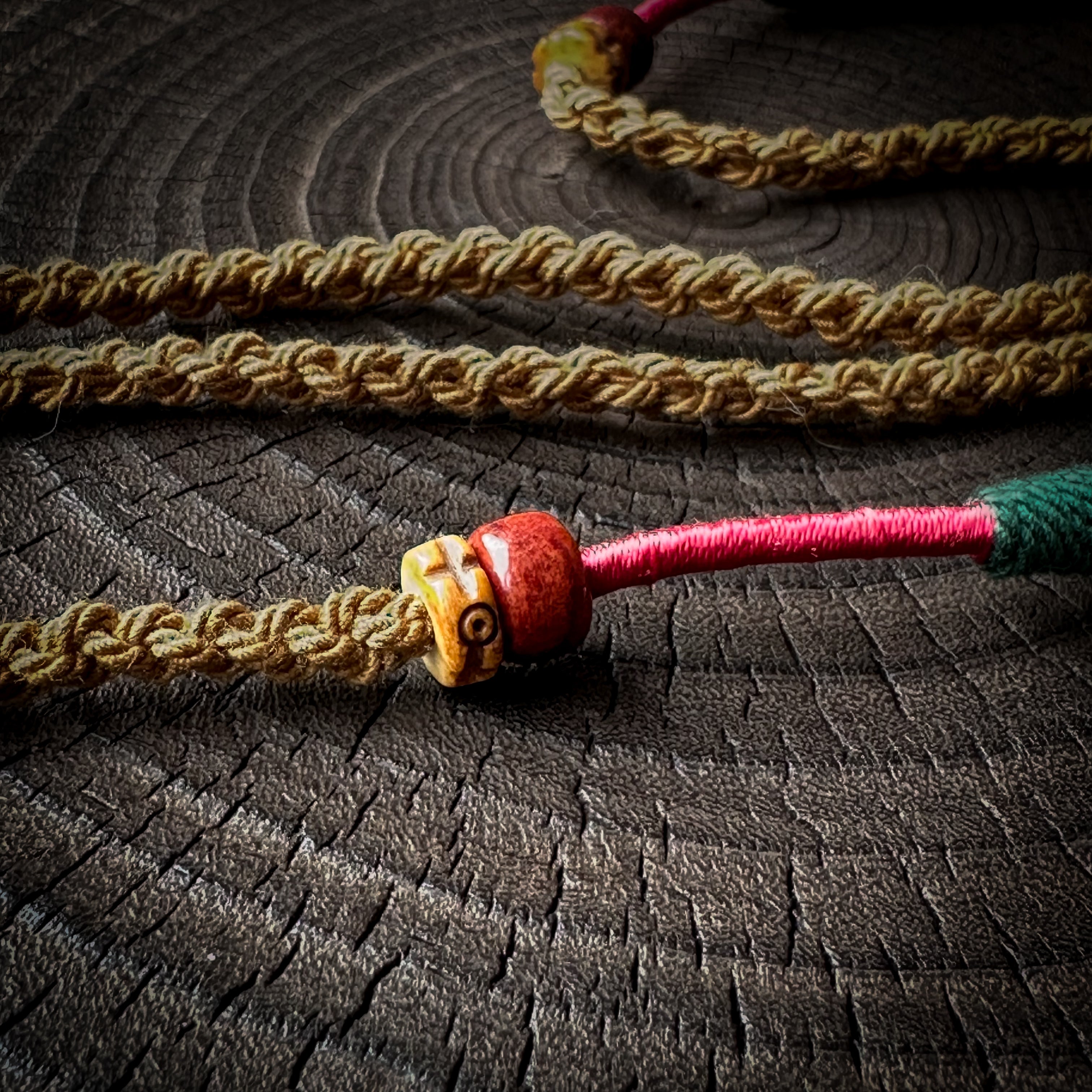 Tibetsilber-Halskette aus Baumwollkordel – handgefertigte Halskette mit Anhänger