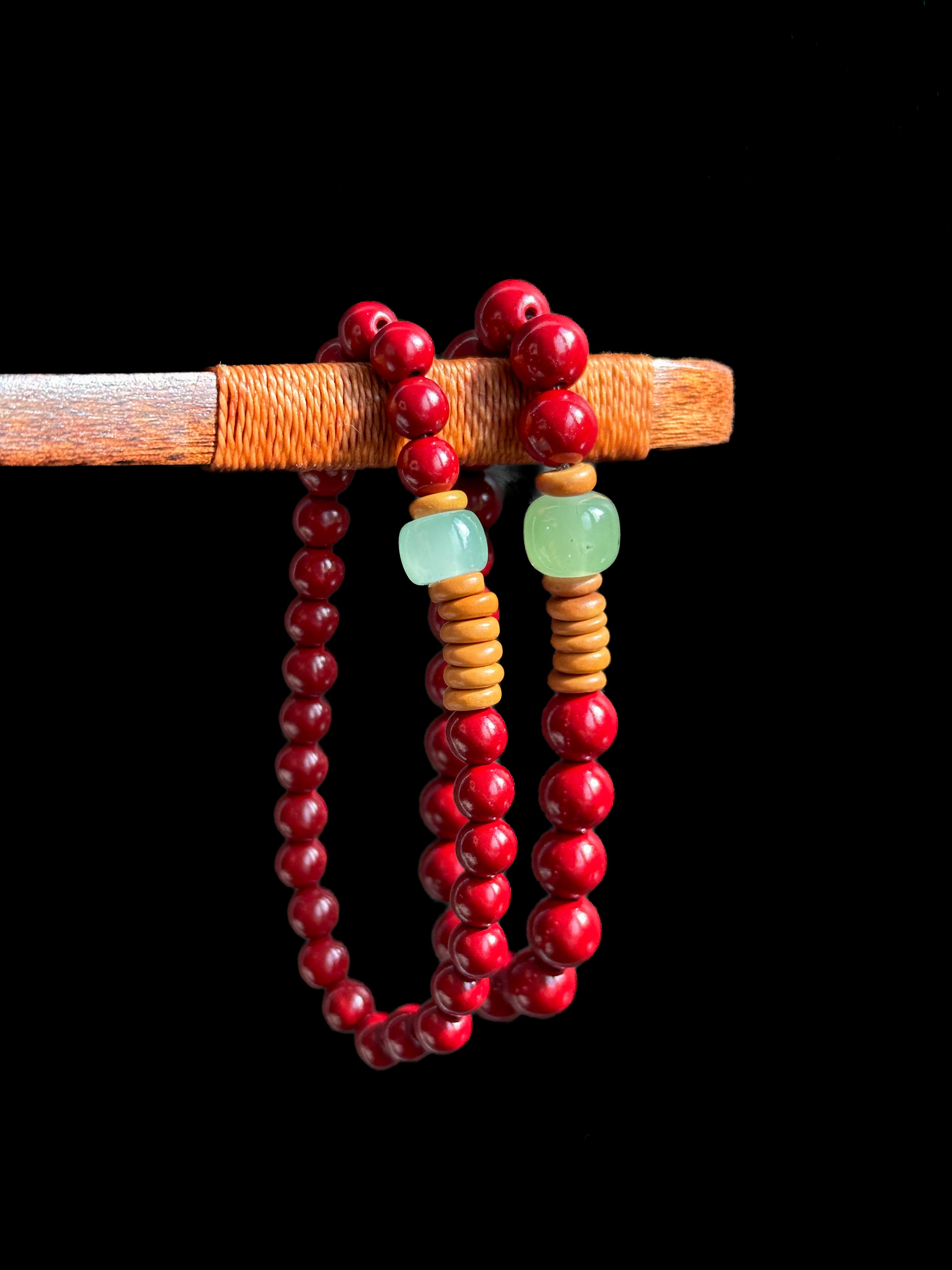 Pulsera de cuentas de transmutación de estilo folklórico bermellón de oro púrpura natural: armonía espiritual y significado cultural