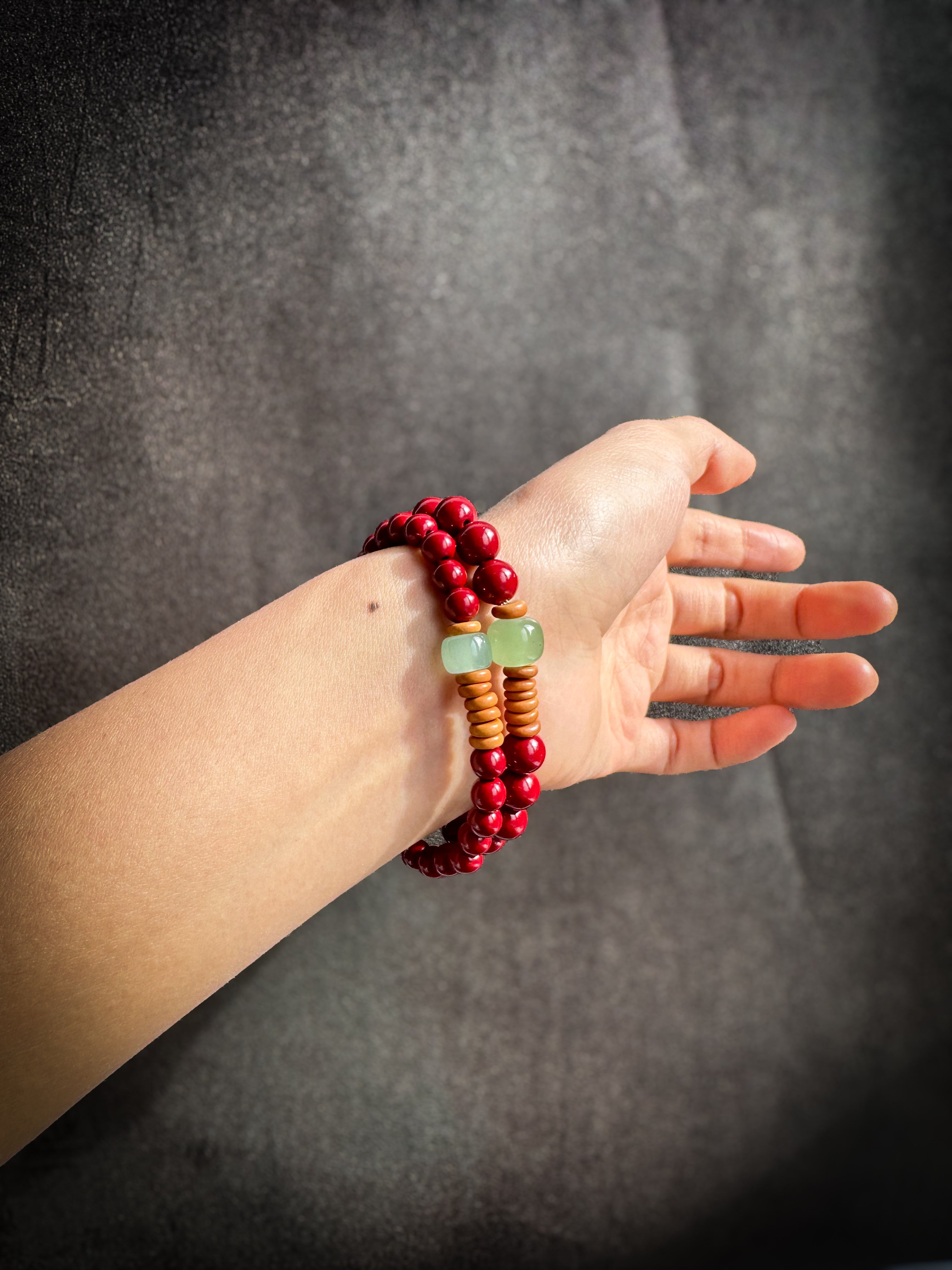 Pulsera de cuentas de transmutación de estilo folklórico bermellón de oro púrpura natural: armonía espiritual y significado cultural