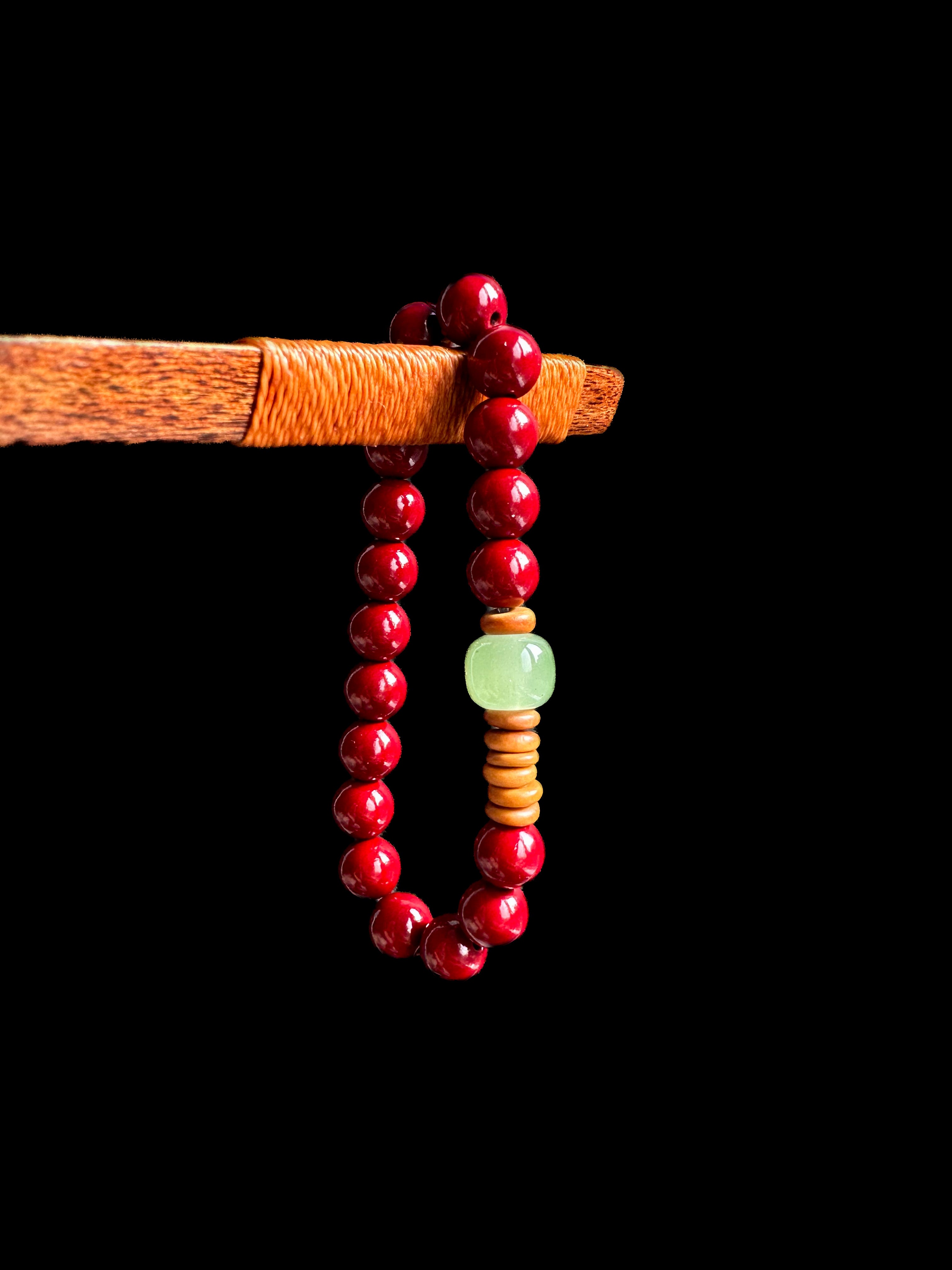 Pulsera de cuentas de transmutación de estilo folklórico bermellón de oro púrpura natural: armonía espiritual y significado cultural