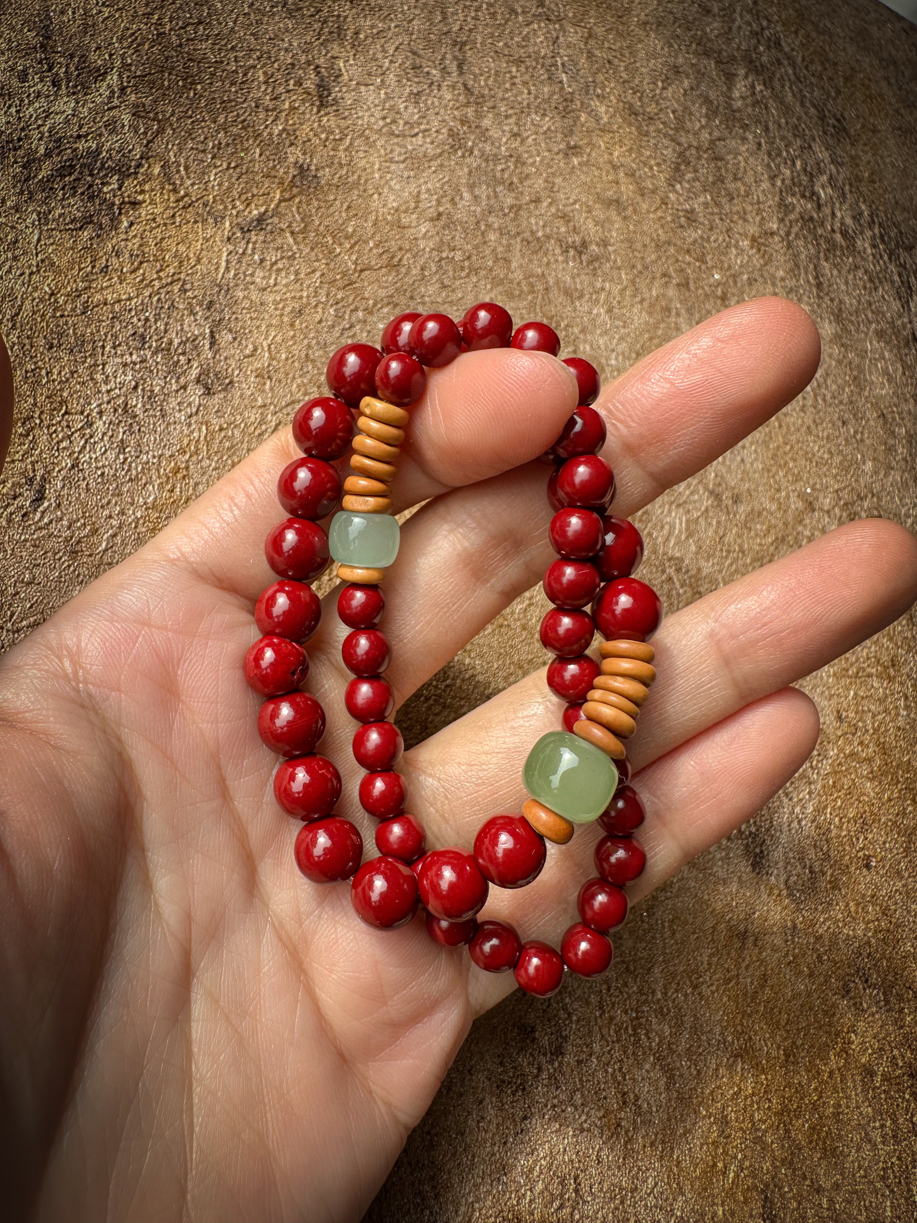Pulsera de cuentas de transmutación de estilo folklórico bermellón de oro púrpura natural: armonía espiritual y significado cultural