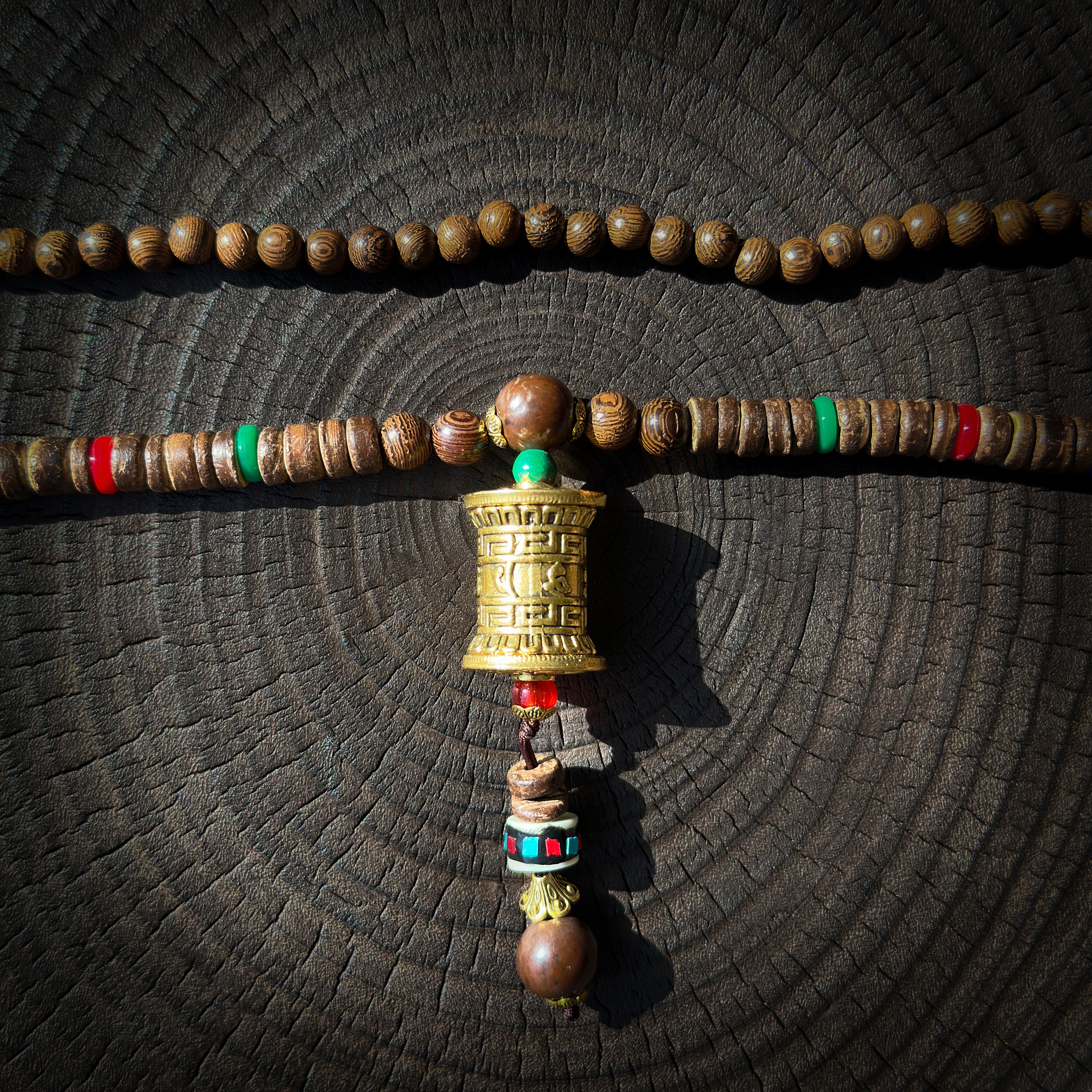 Halskette mit tibetischem Gebetsmühlen-Anhänger – Symbol für Segen und spirituelle Energie