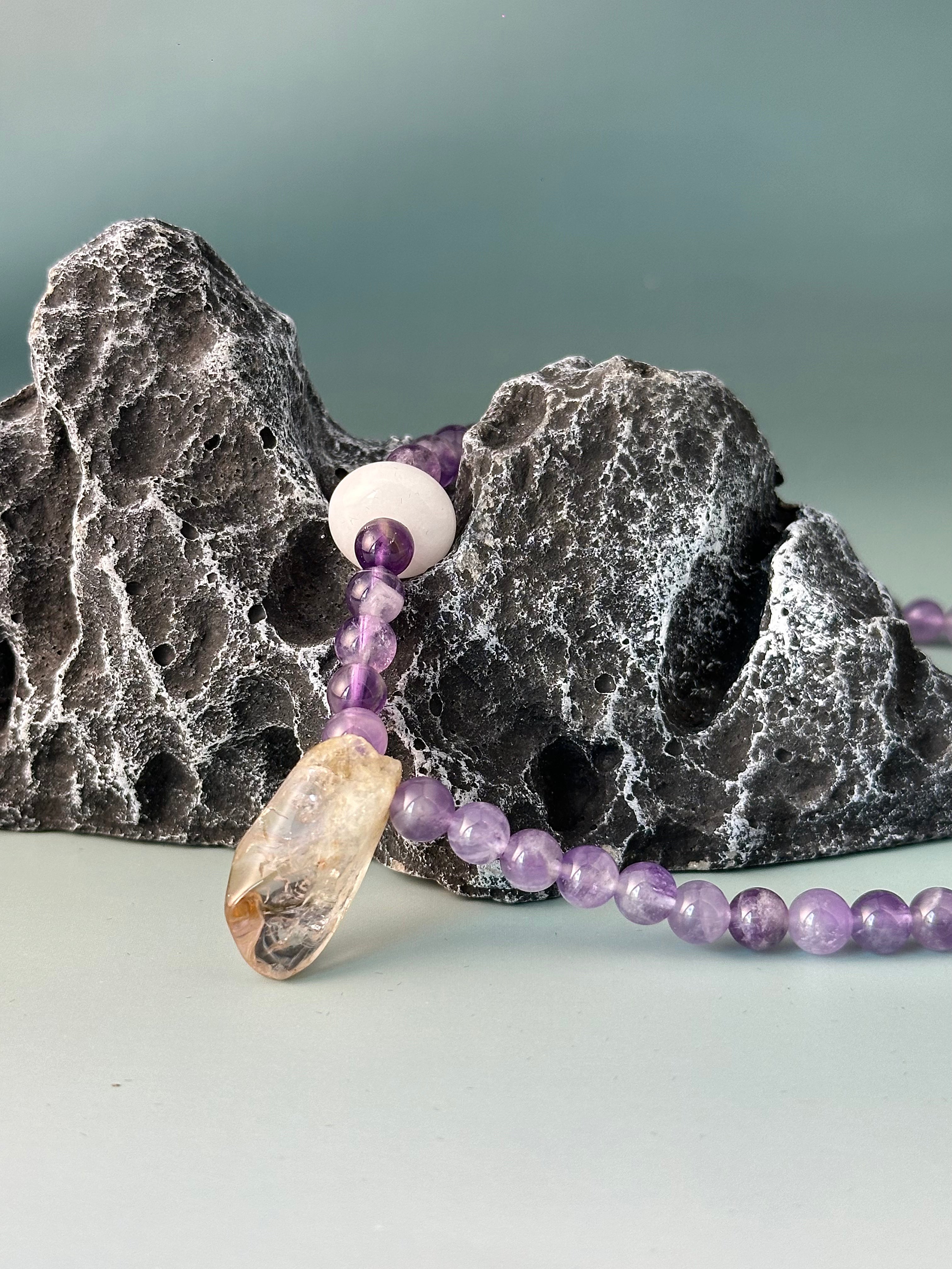Natural Amethyst Raw Stone Bracelet – A Symbol of Spiritual Protection and Healing