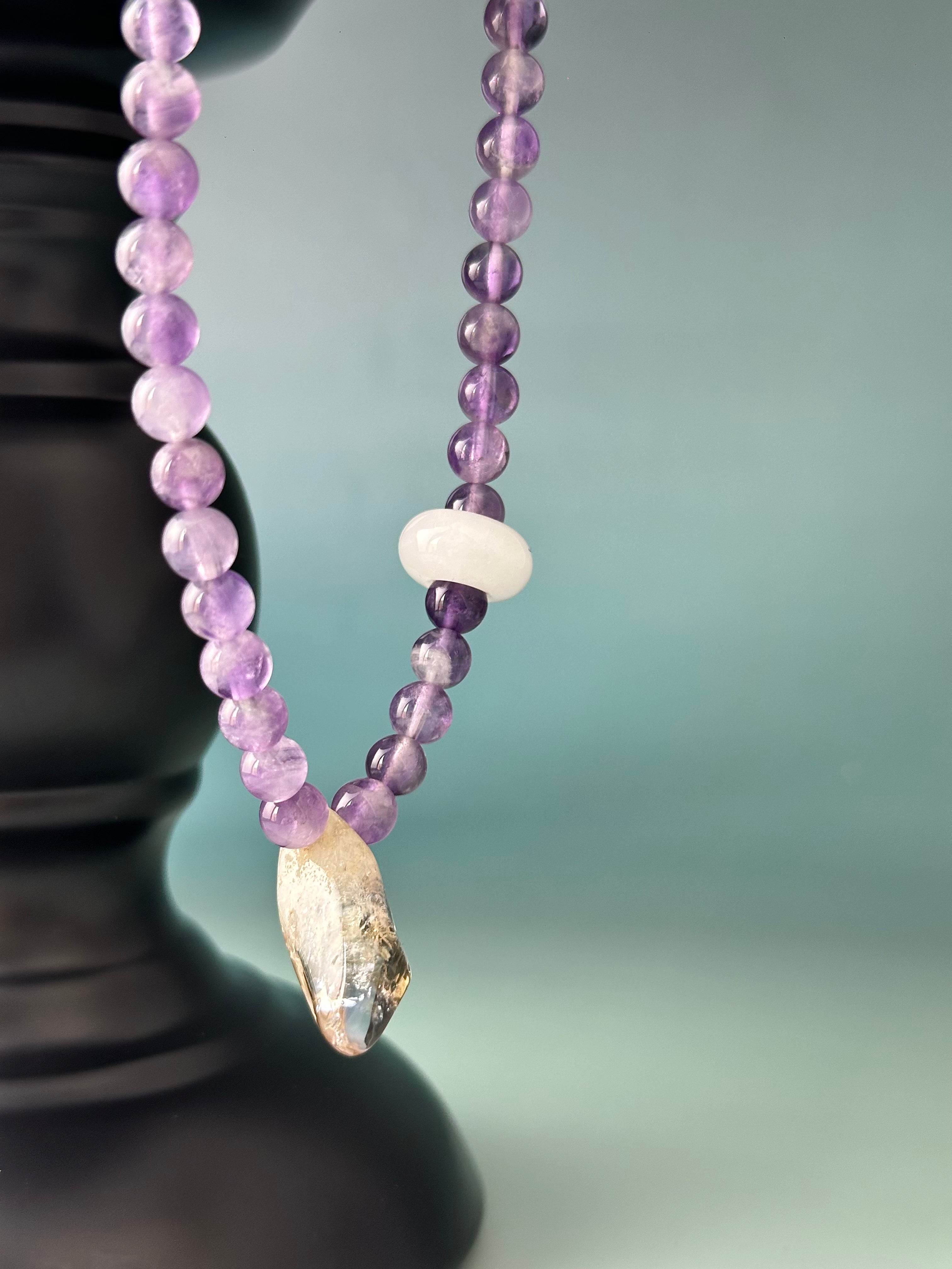 Natural Amethyst Raw Stone Bracelet – A Symbol of Spiritual Protection and Healing