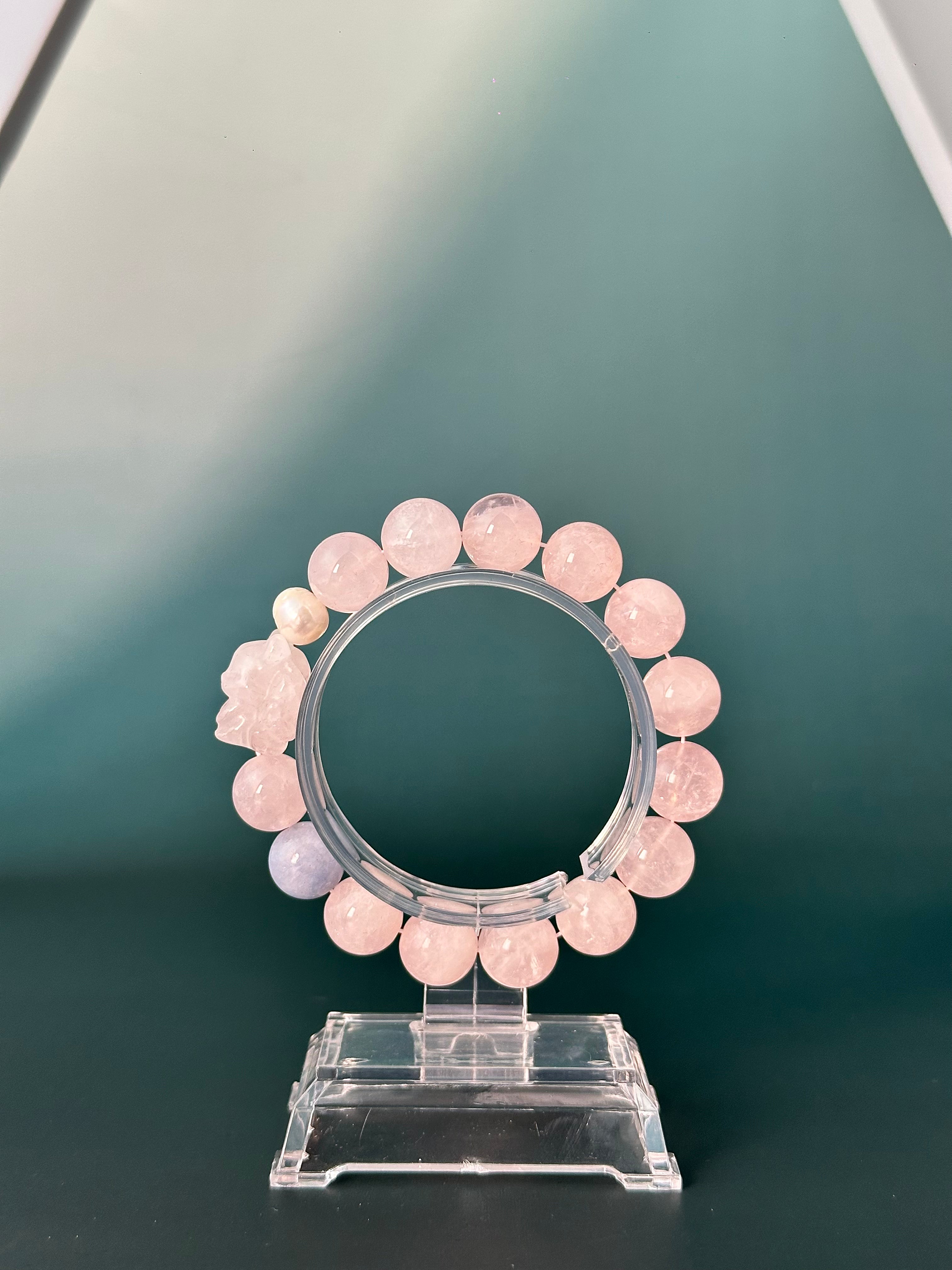 Pulsera de perlas de cuarzo rosa: símbolo de amor, armonía y sanación