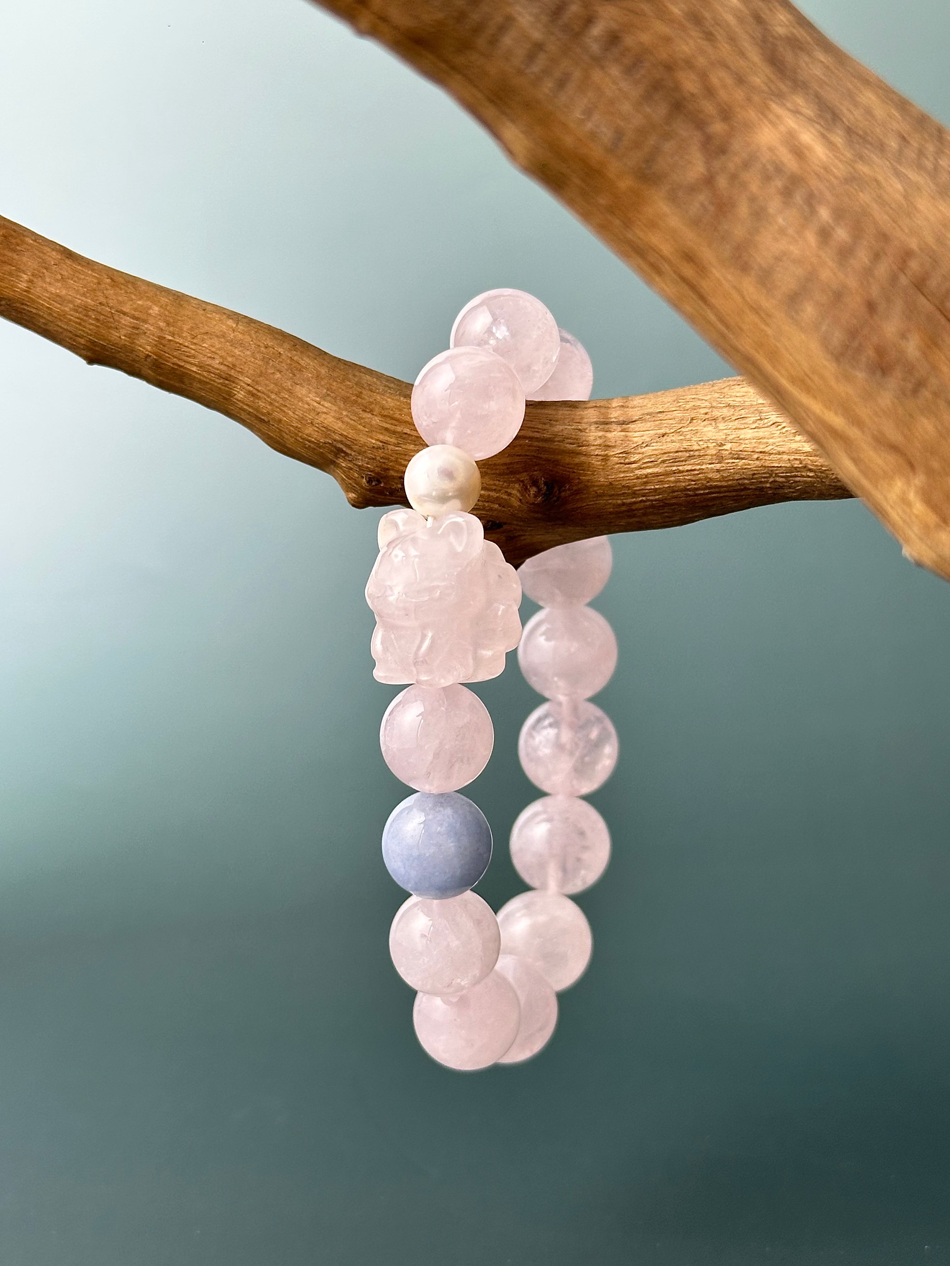 Pulsera de perlas de cuarzo rosa: símbolo de amor, armonía y sanación
