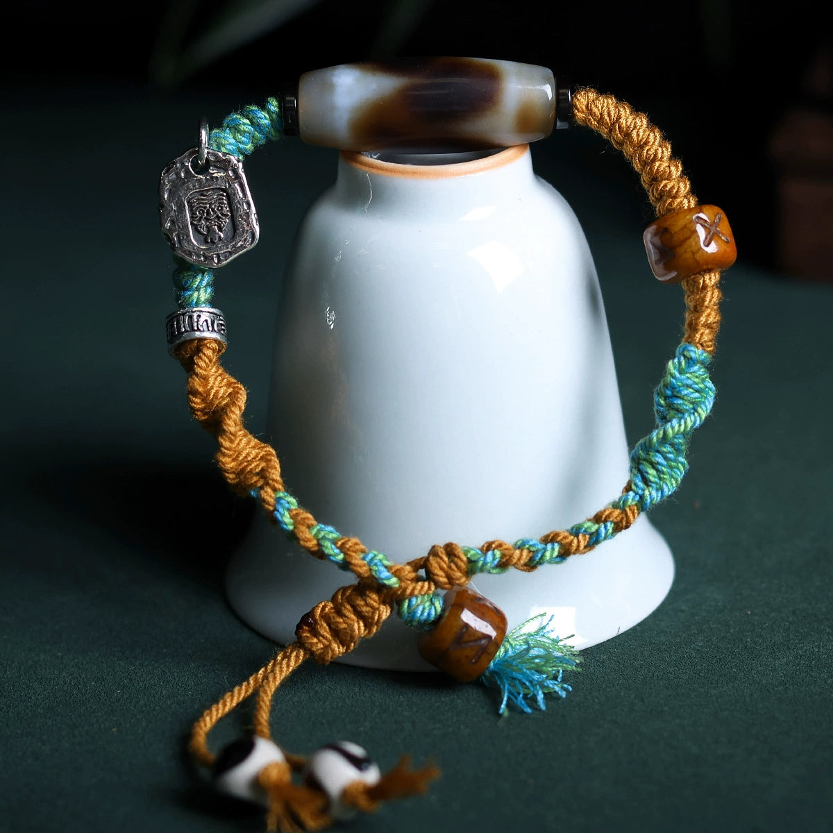Pulsera artesanal de cuentas Dzi de ágata de estilo tribal tibetano: poder espiritual y herencia