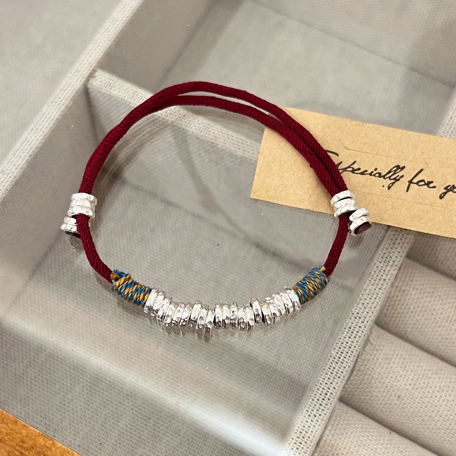 Gewebtes Armband im chinesischen Vintage-Stil – Rotwein & Schwarz