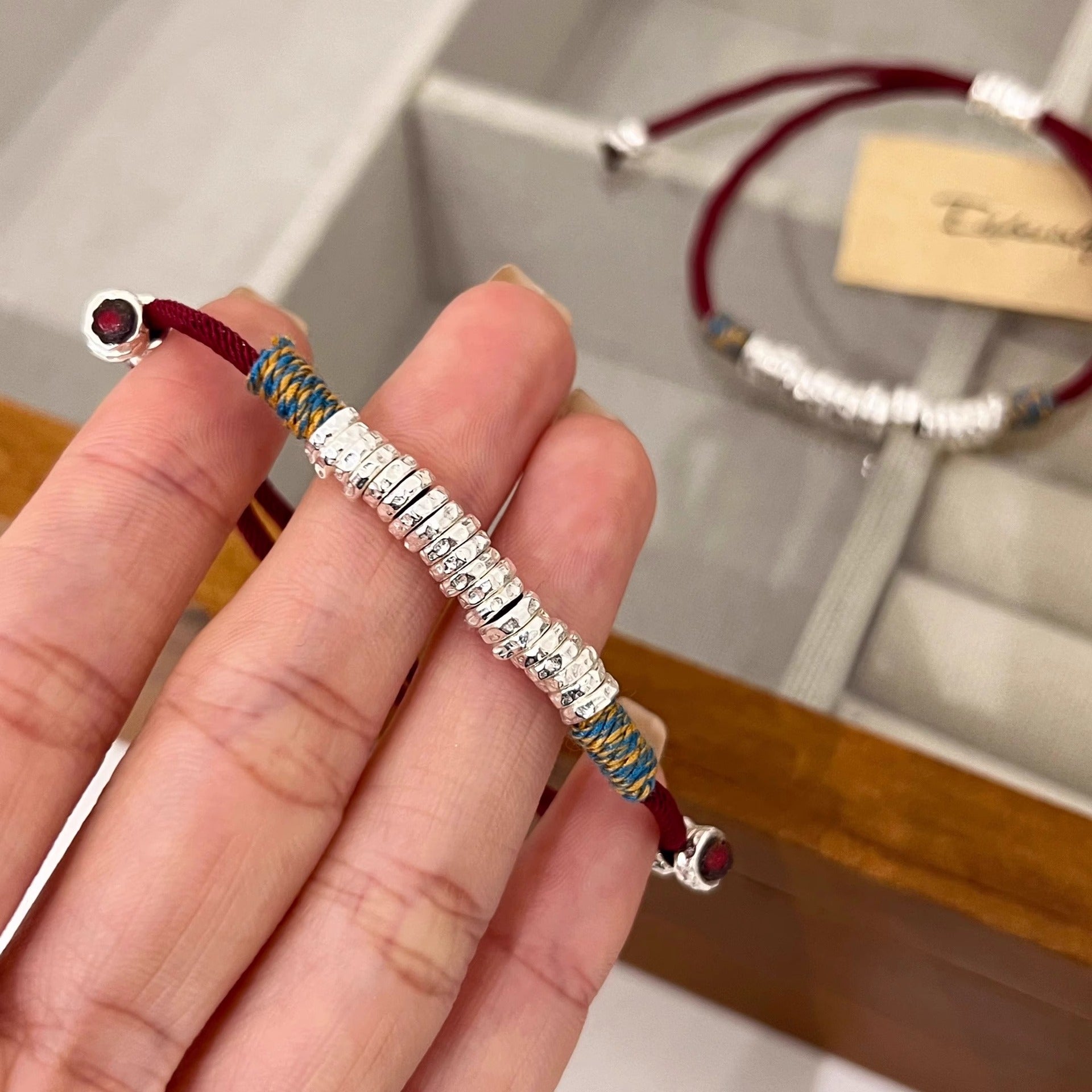 Gewebtes Armband im chinesischen Vintage-Stil – Rotwein & Schwarz