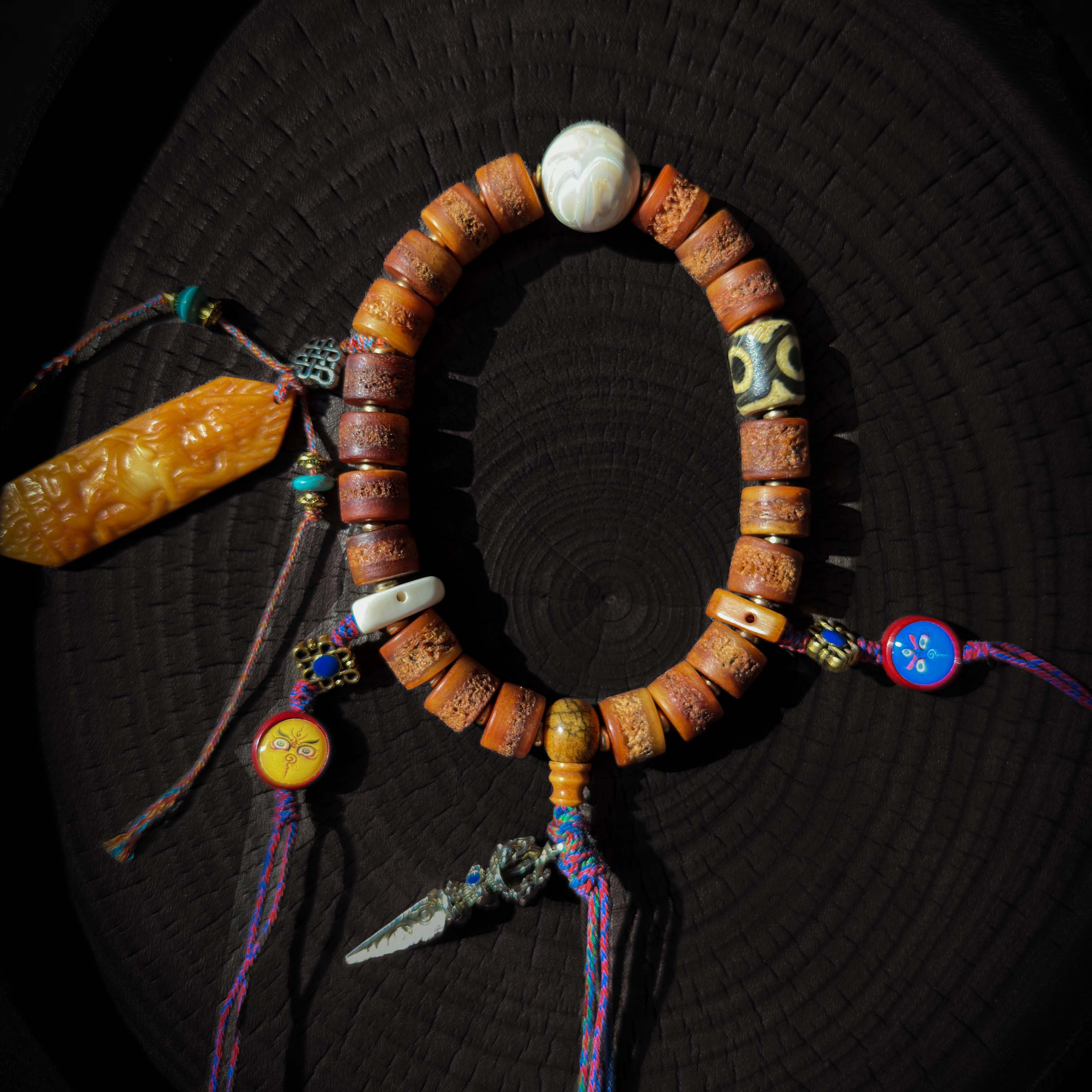 Yak-Schädel-Bernstein-Gabba-Armband – tibetische Stärke und Schutz