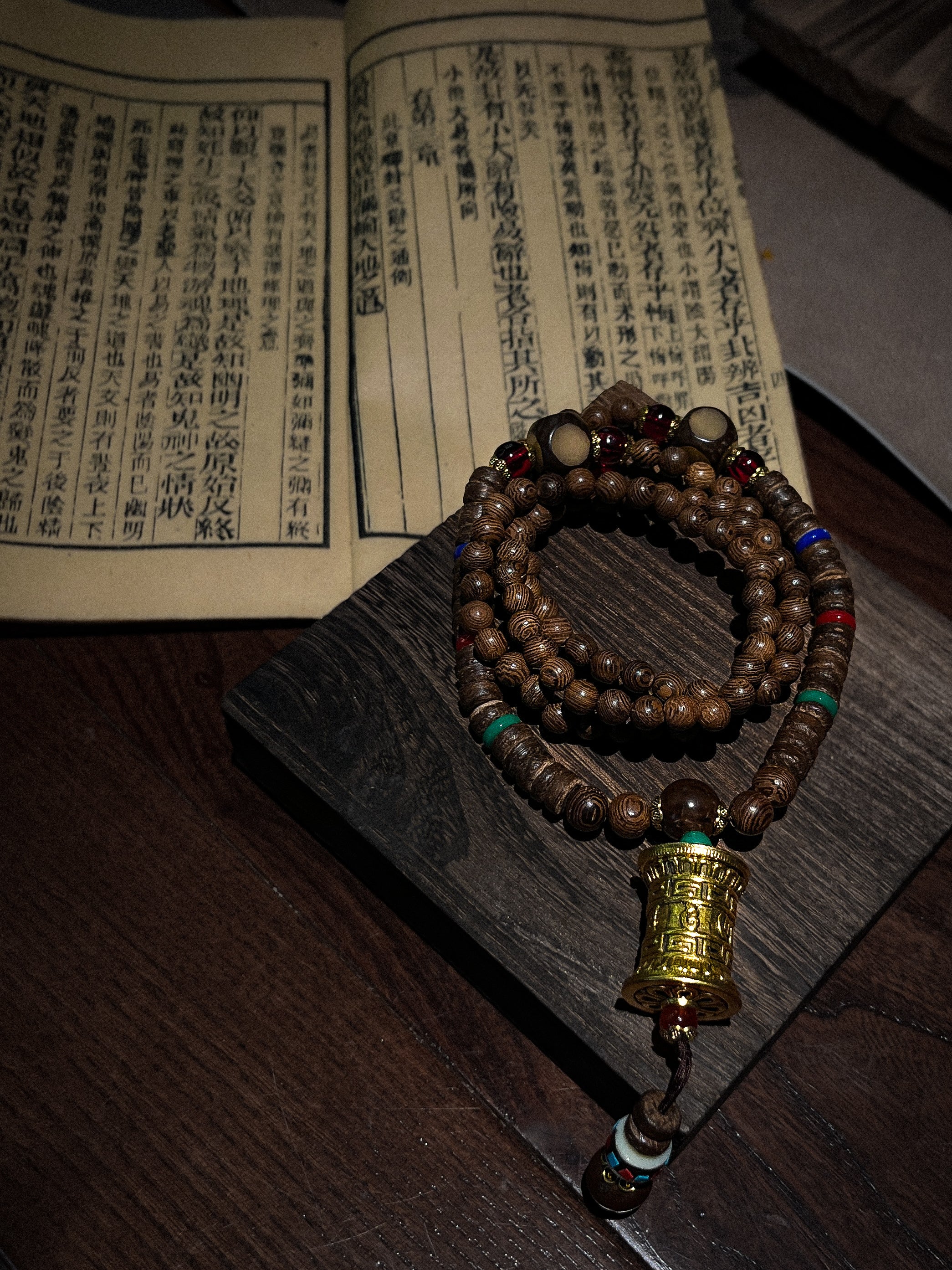 Halskette mit tibetischem Gebetsmühlen-Anhänger – Symbol für Segen und spirituelle Energie