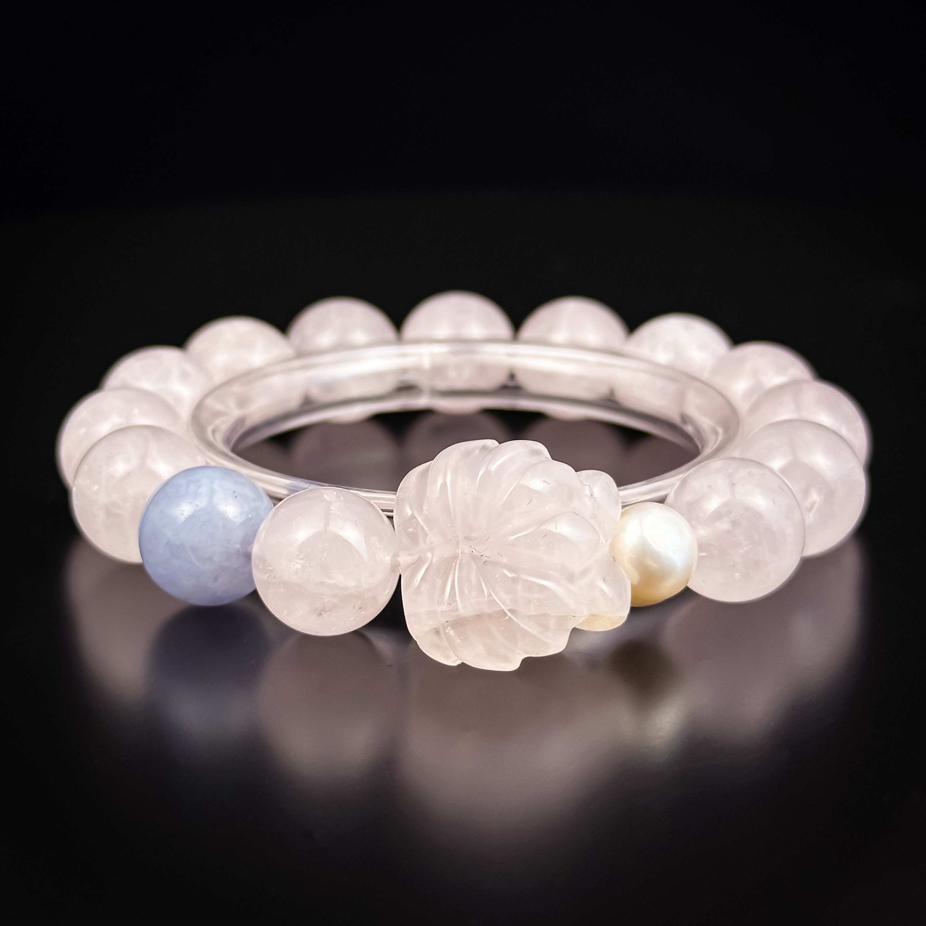 Pulsera de perlas de cuarzo rosa: símbolo de amor, armonía y sanación
