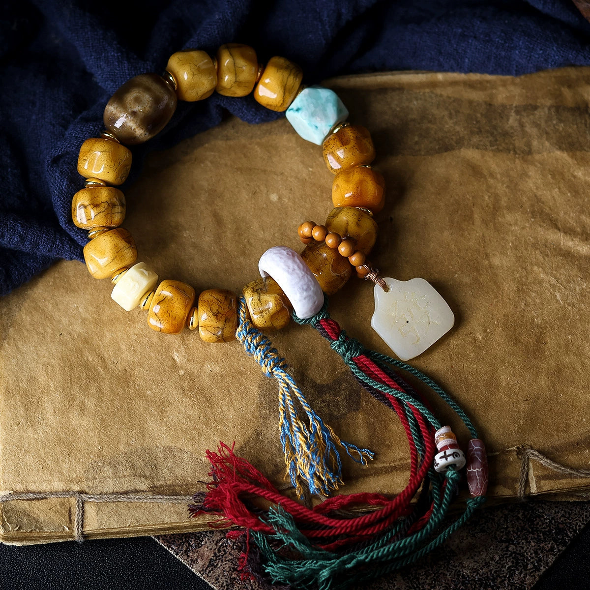 Armband aus tibetischem Yak-Knochen und Bai-Xiang-Samen – eine Harmonie aus Tradition und Spiritualität