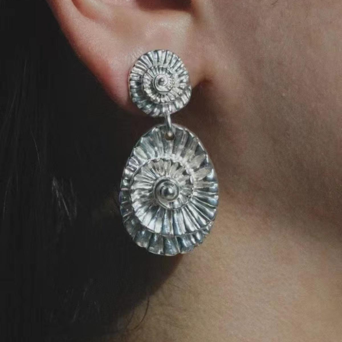 Silberohrringe mit Muschelfossil-Muster – Einzigartiges, vom Ozean inspiriertes Design