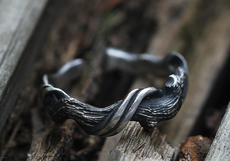 Floating Wood Ring – A Symbol of Freedom and Transformation