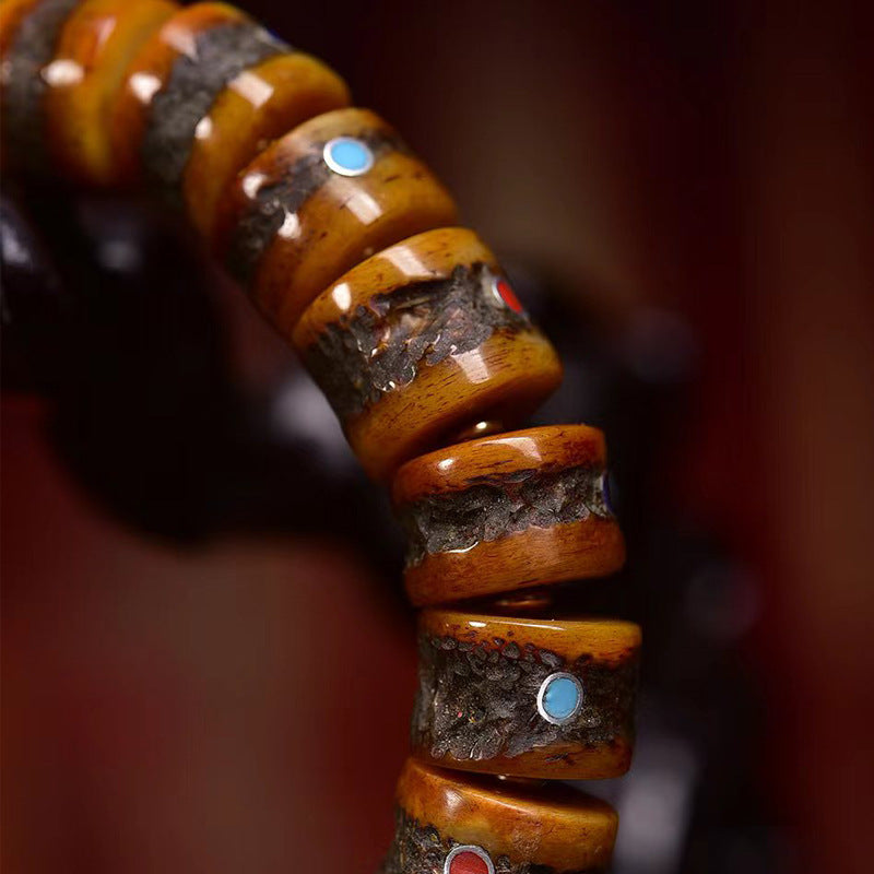 Armband aus tibetischem Yakknochen und eingelegten Mehrstein-Fassperlen – Ein Symbol für Stärke und spirituellen Schutz