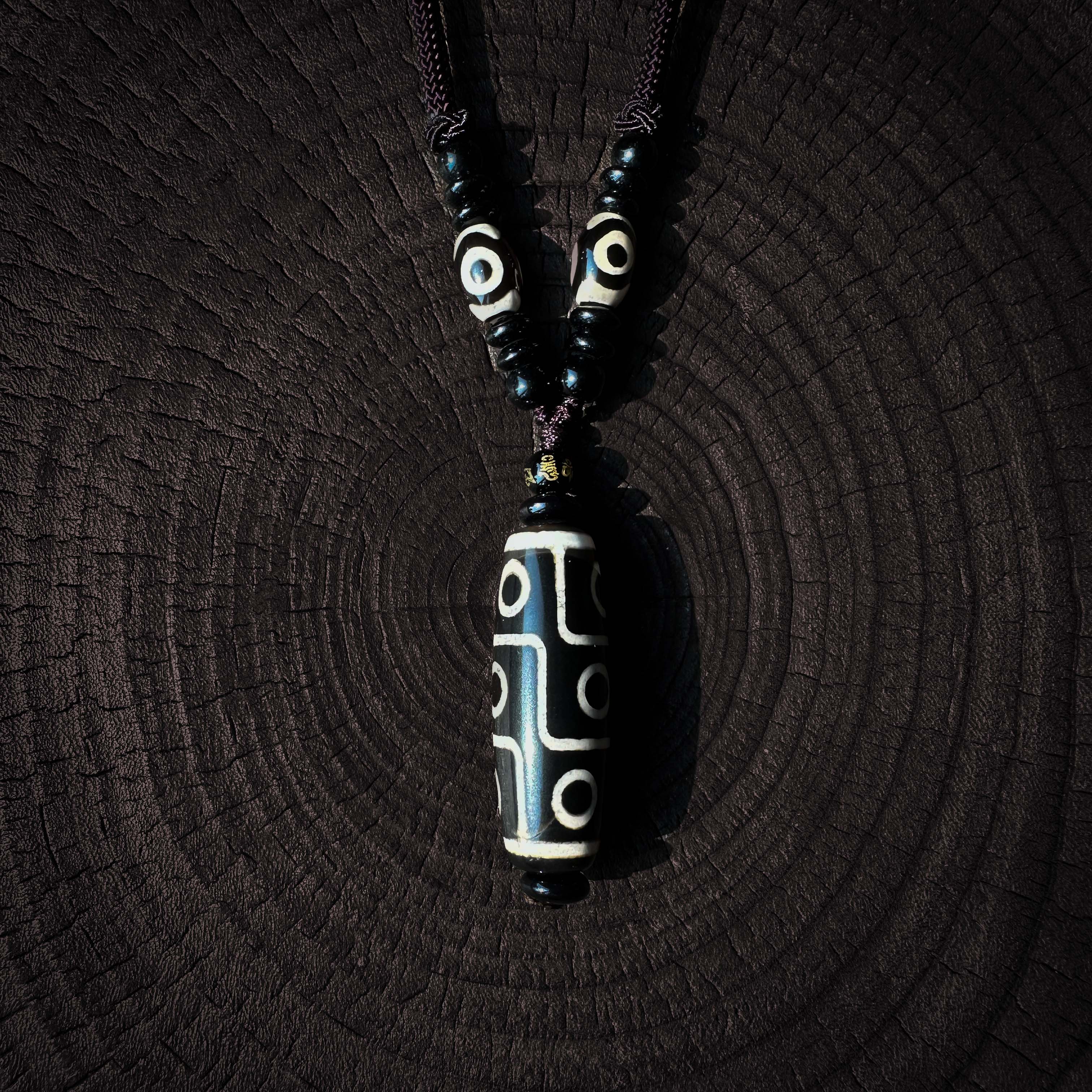 Natural Tibetan 9-Eyed Agate Dzi Bead Necklace – Symbol of Blessings