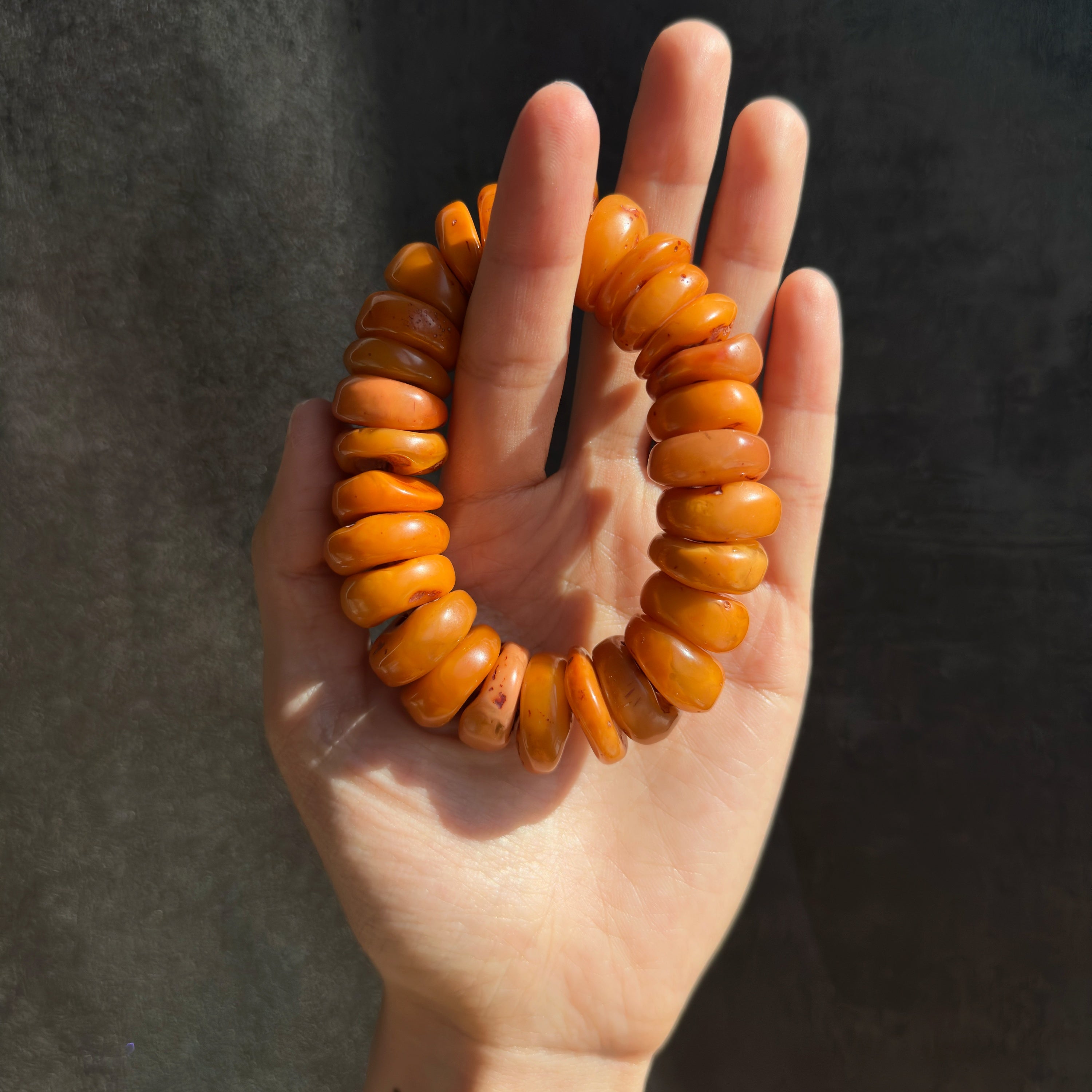 Tibetan Amber Resin Bracelet – Timeless Elegance and Spiritual Purity