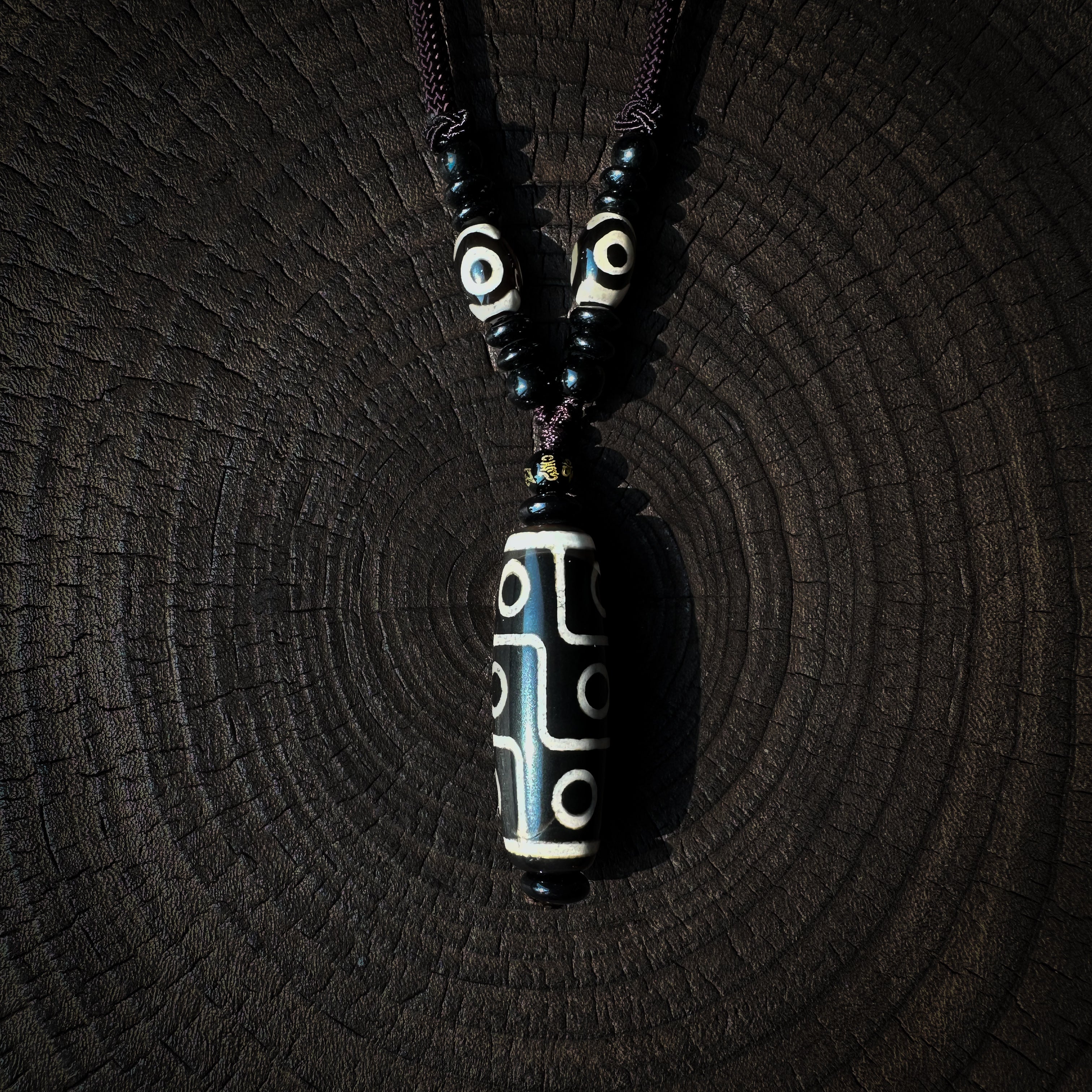 Natural Tibetan 9-Eyed Agate Dzi Bead Necklace – Symbol of Blessings