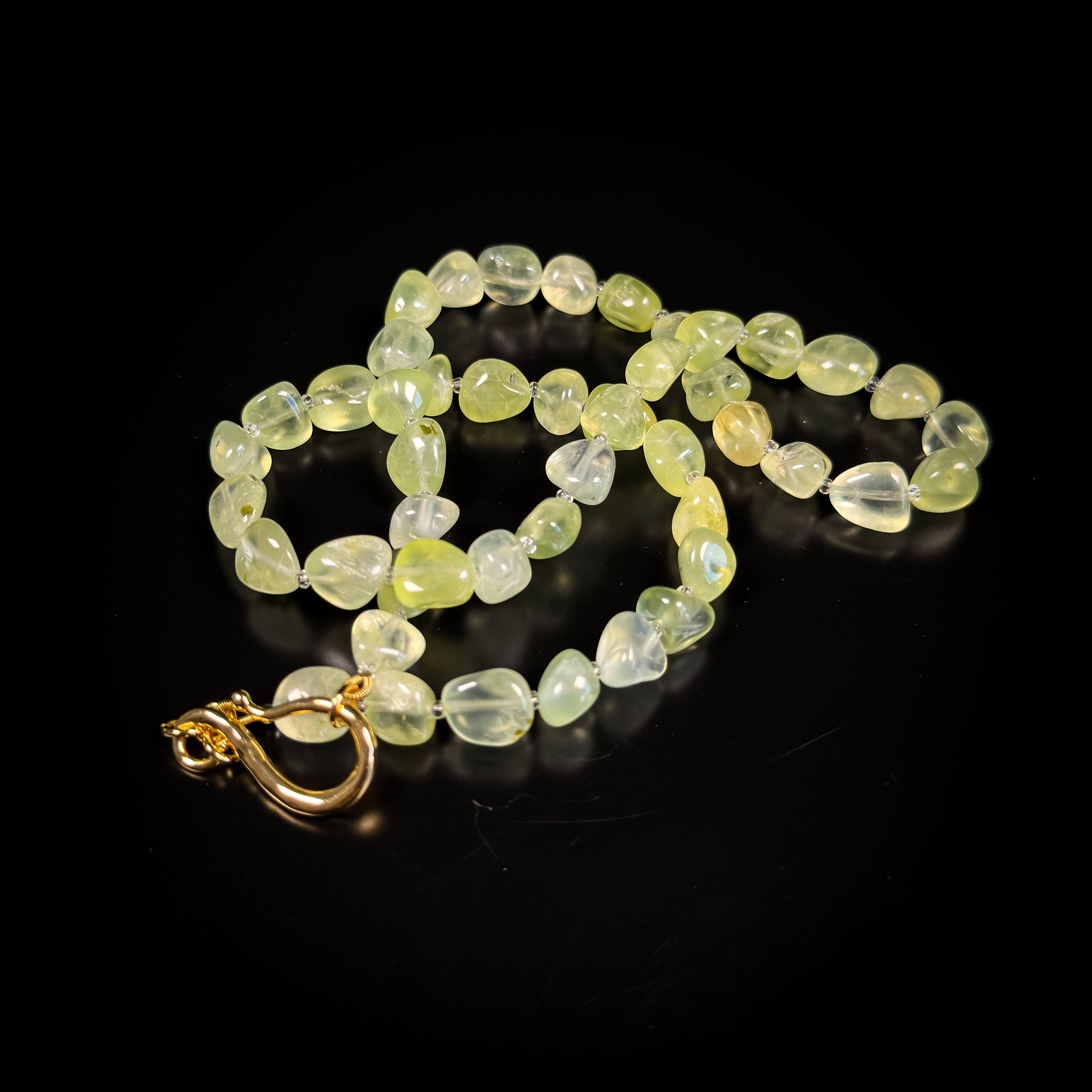 Natural Irregular Green Grape Crystal Stone Necklace – A Symbol of Vitality and Healing